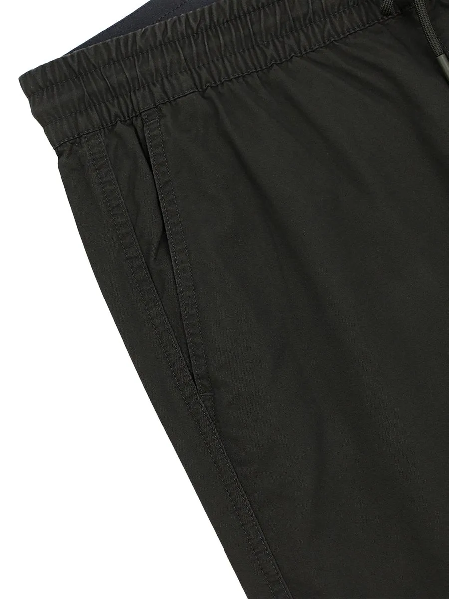 GIORDANO Men's Mid-Rise Slim Fit Elastic Waist Twill Bermuda Shorts Jet set green
