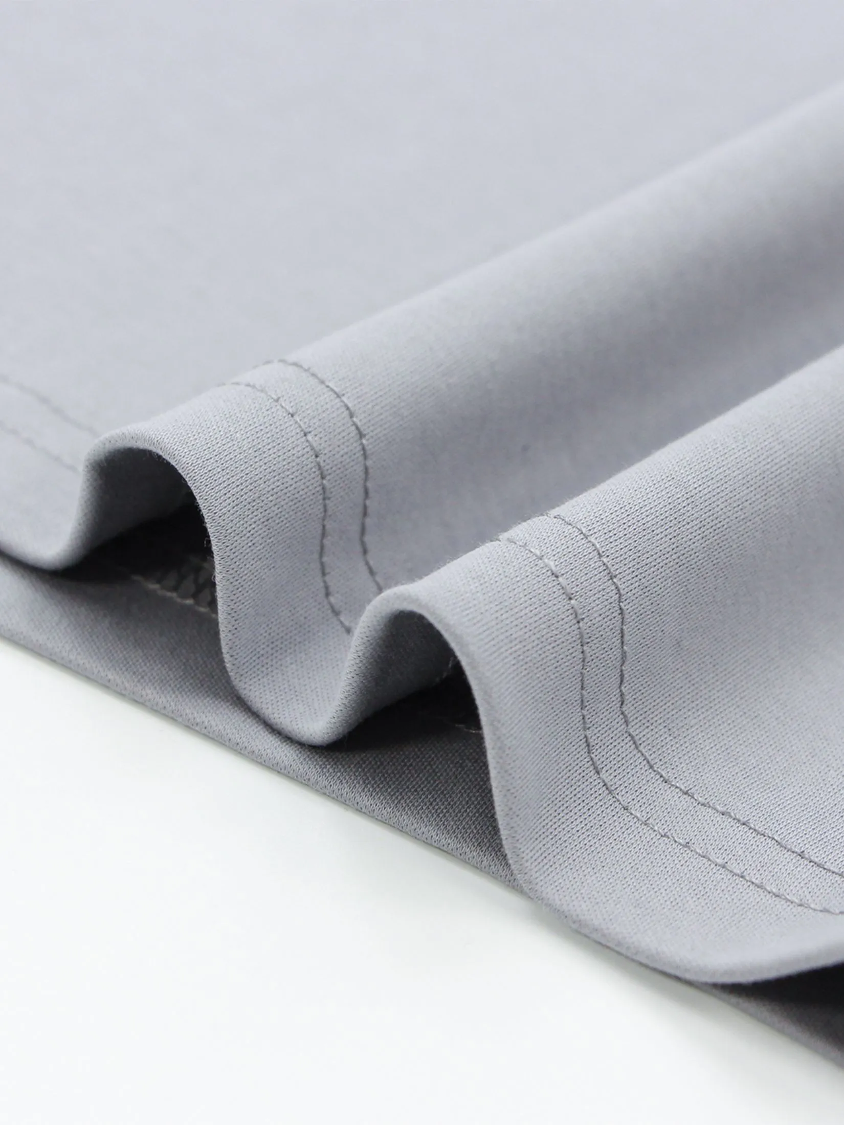 GIORDANO Men's Slim Cotton Embroidery Tee (Liquid Touch) Light Grey