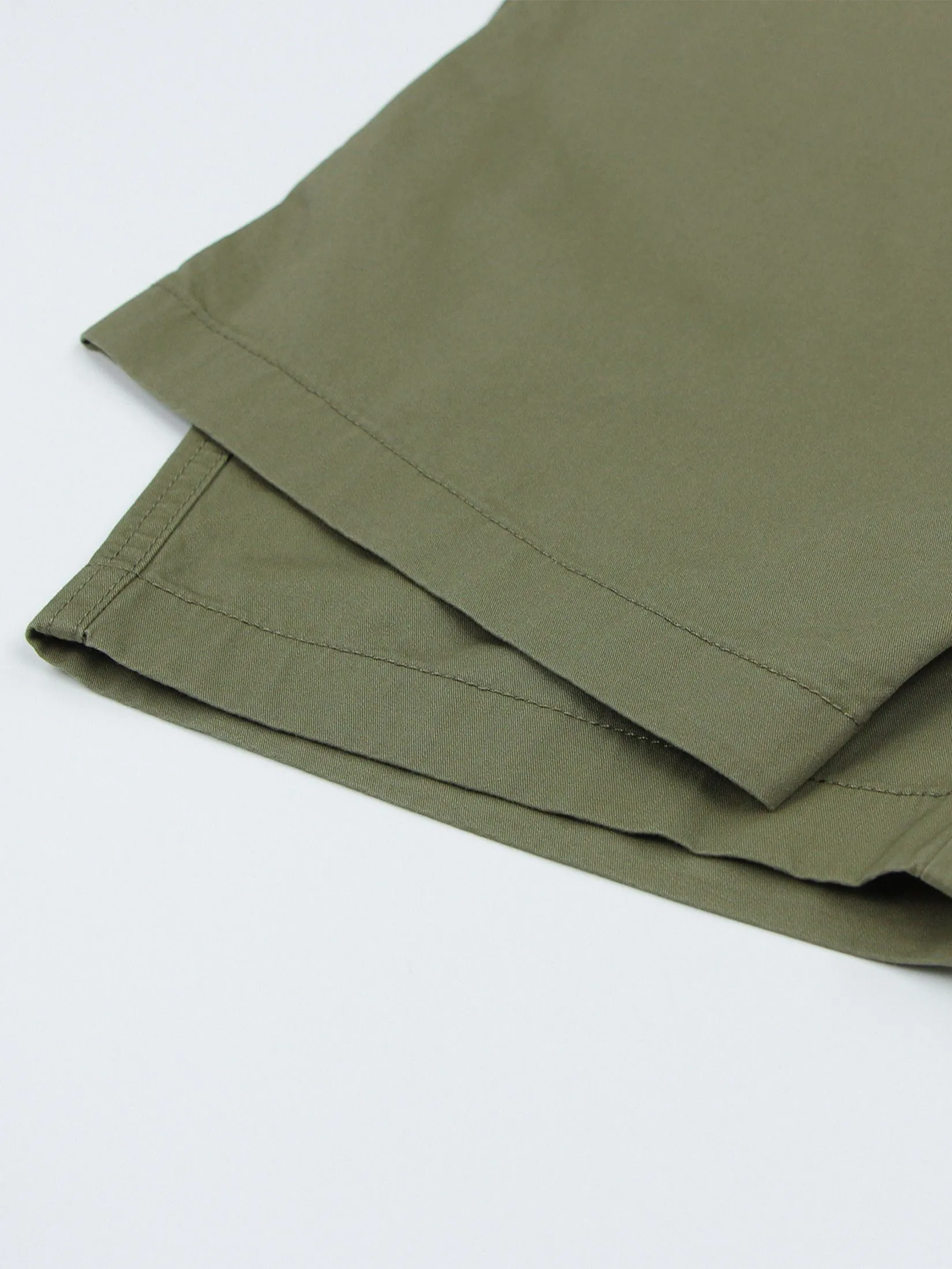 GIORDANO Men's Slim Twill Bermuda Shorts (180° Elastic Waist)  Dusky Green