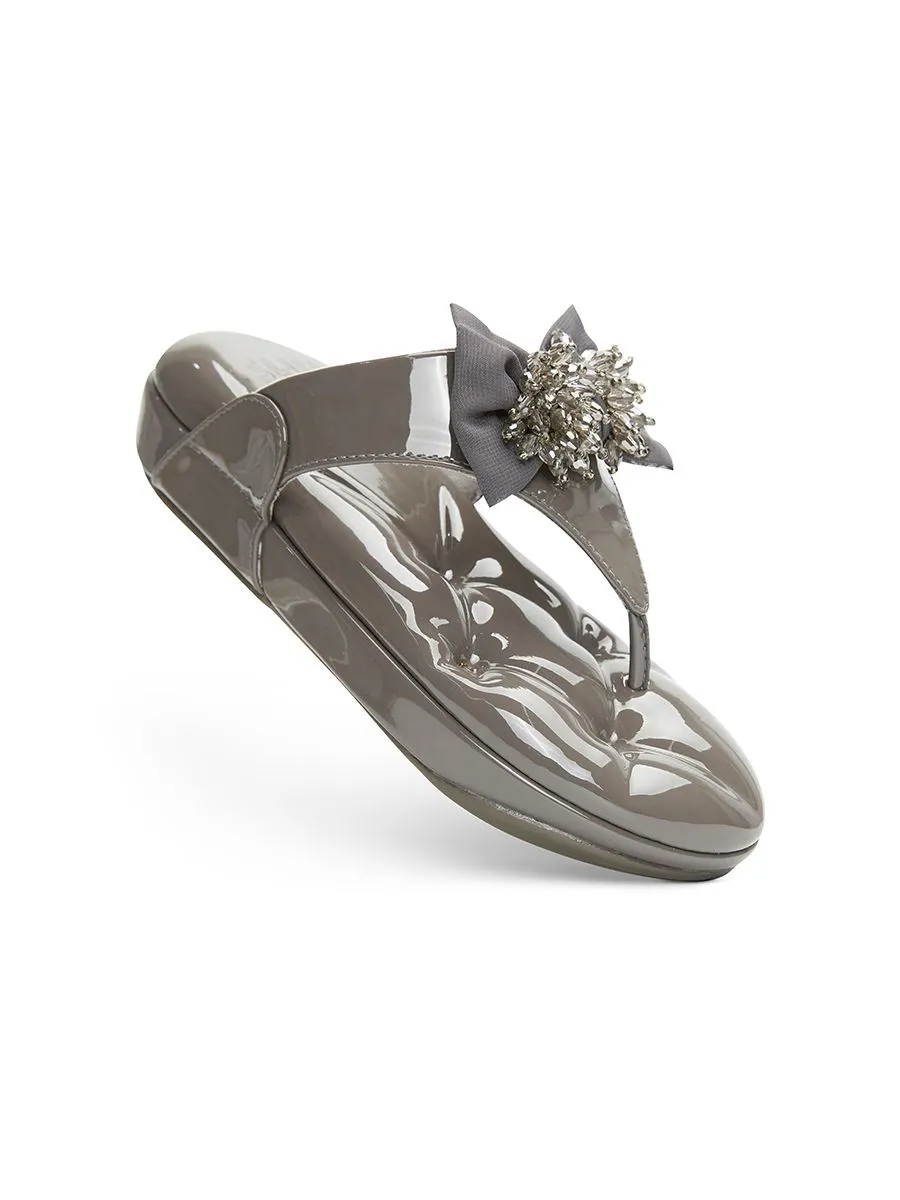 SHU WOMENSOFASHOES 1.5" SWEETCHIC - GLOSSY ASH GREY