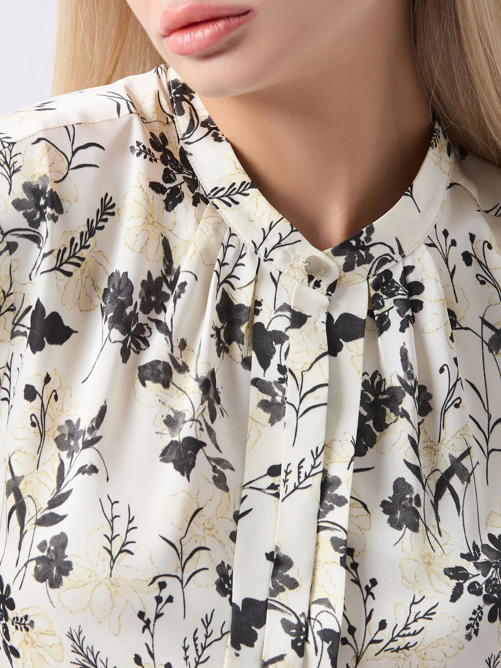 ESPADA Stand Collar Floral Print Blouse Women Ivory