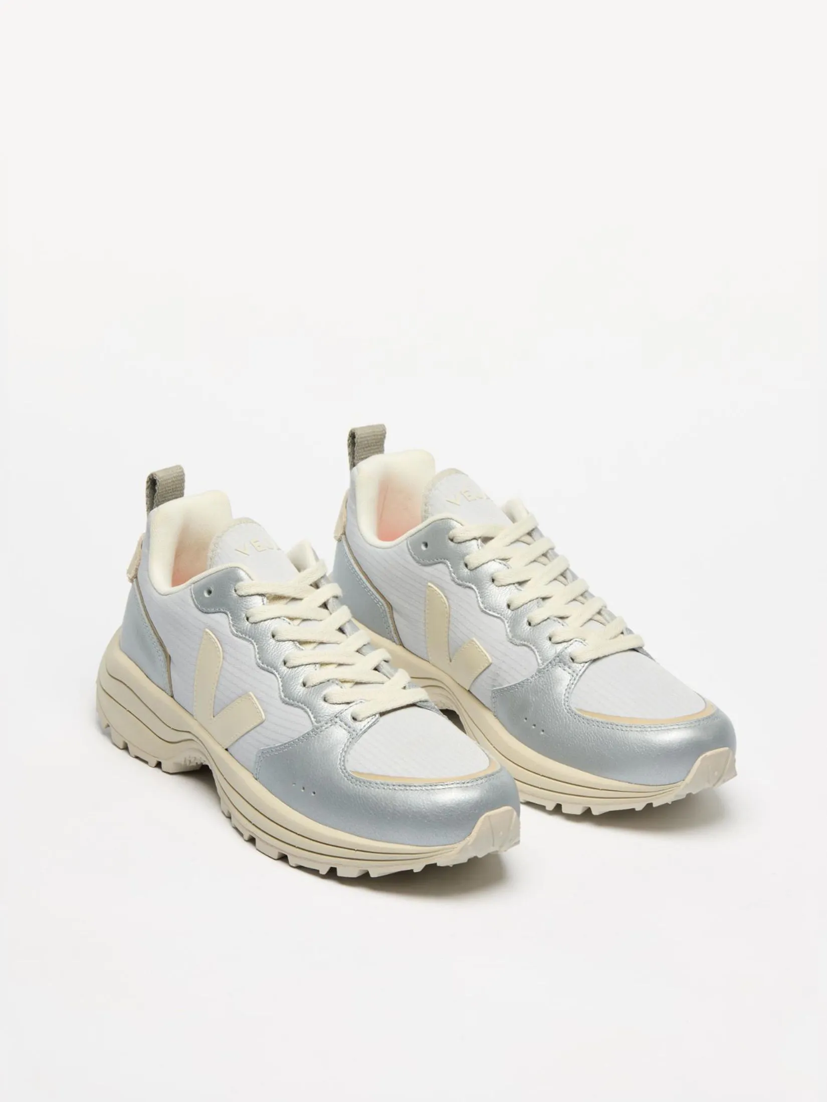 VEJA Men Sneakers Venturi II SS25 Pearl Pierre Inox