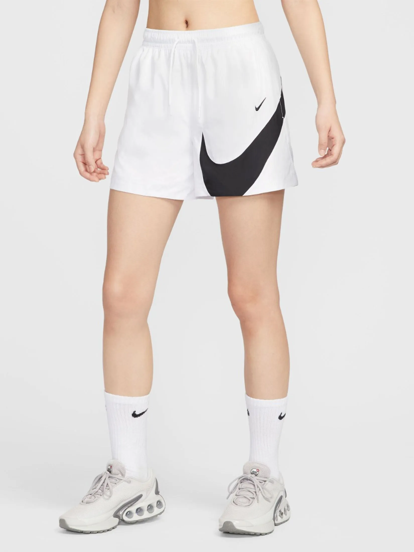 NIKE Women Shorts Sportswear Classic Mid-Rise 5" Woven Logo