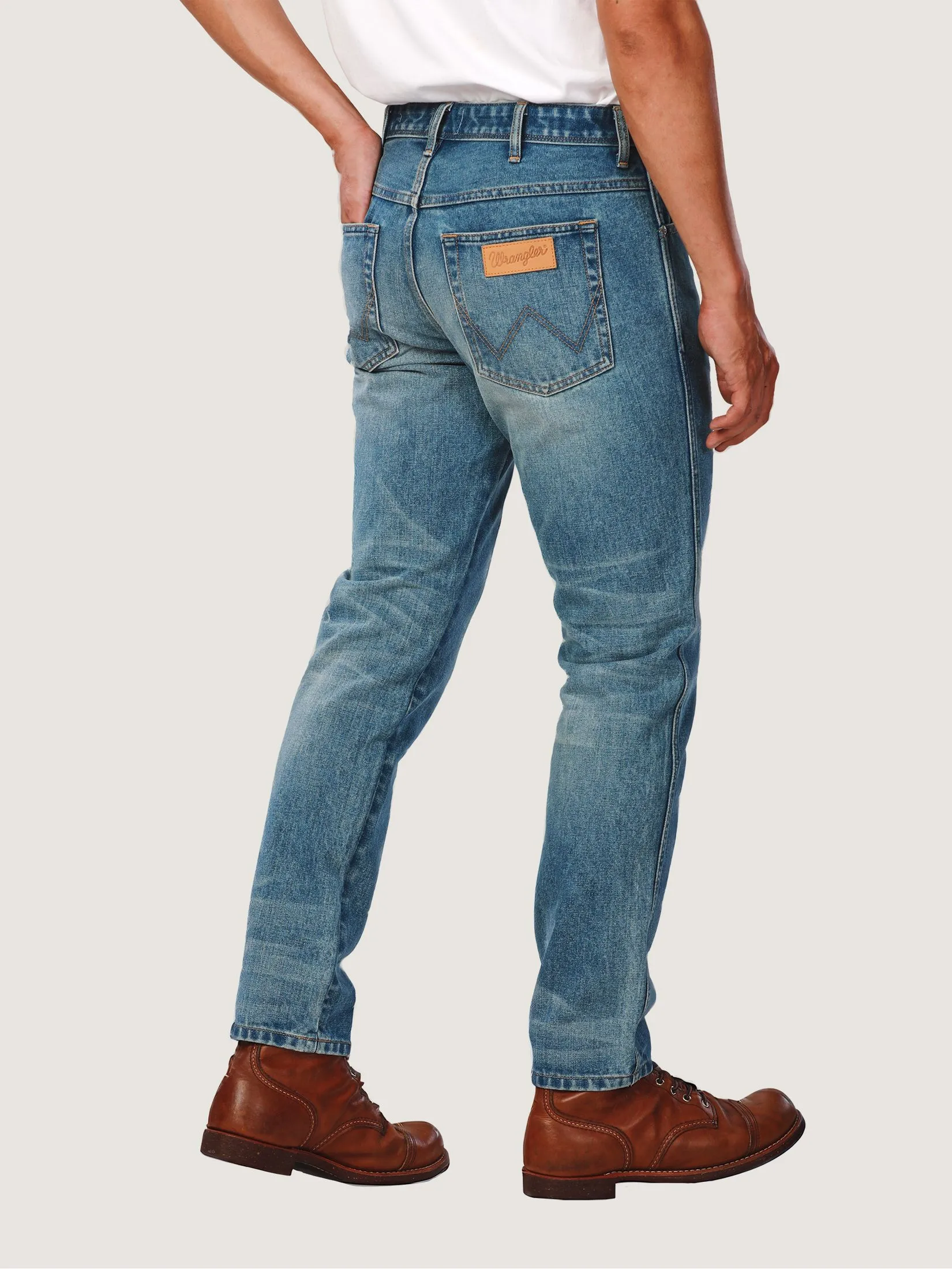 WRANGLER Men's Jeans Everyday with Wrangler Collection Mid Texas Taper Fit Light Indigo