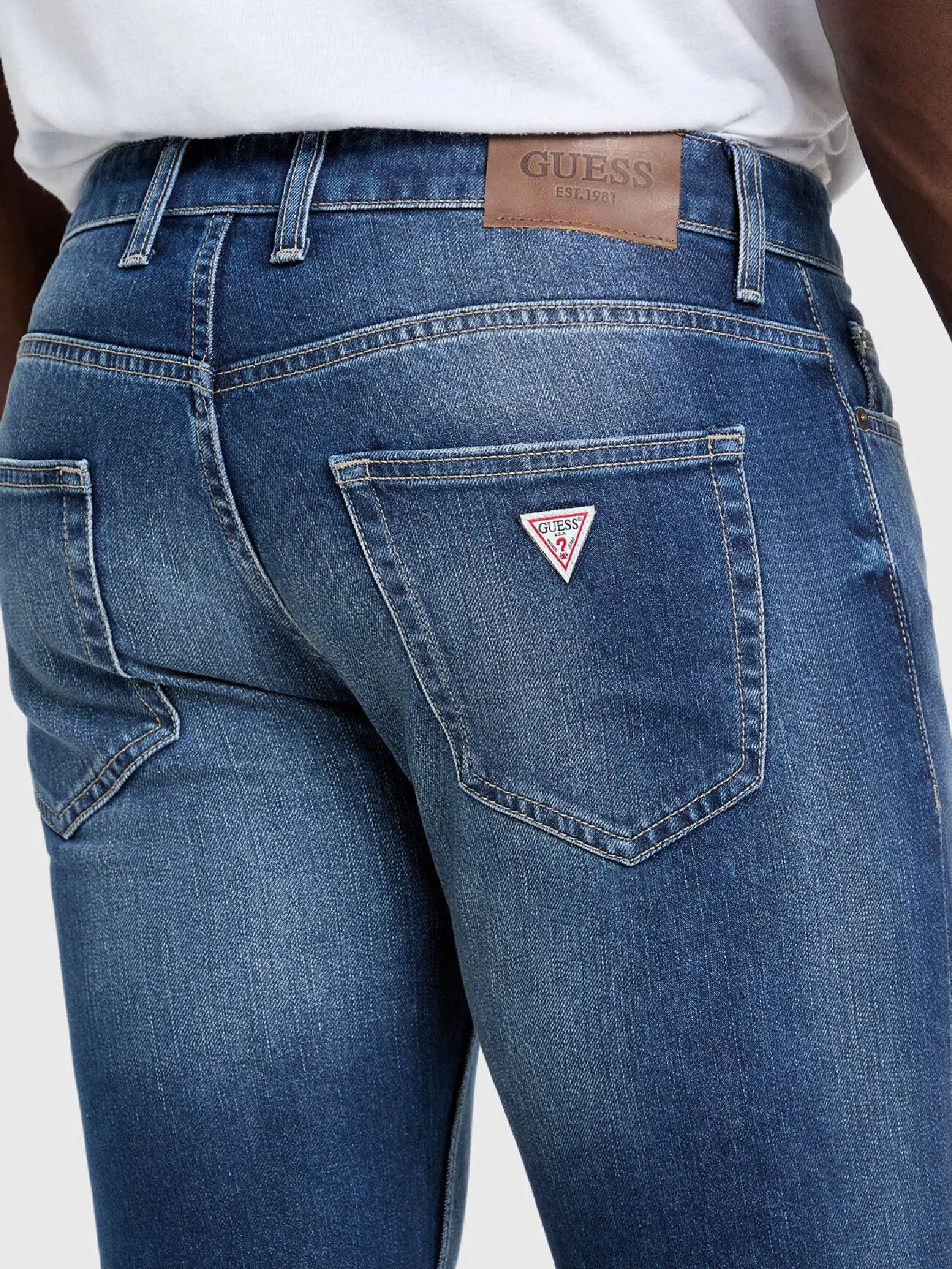 GUESS MEN Mid-Rise Regular Jeans M5GAR4D4Z80 - Denim