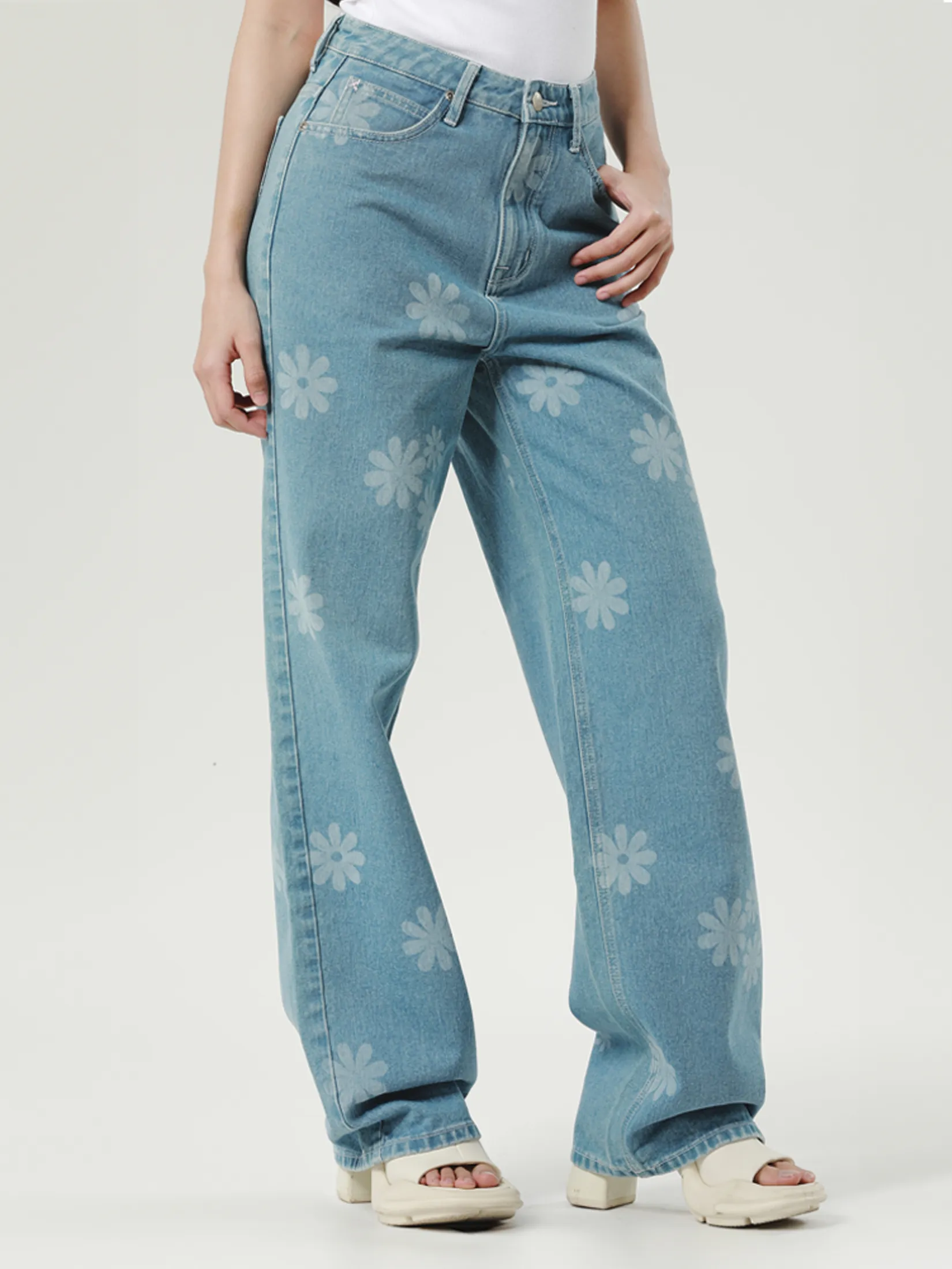 LEE Women s Jeans Lee Pink Collection Mid Comfort Fit Light Indigo