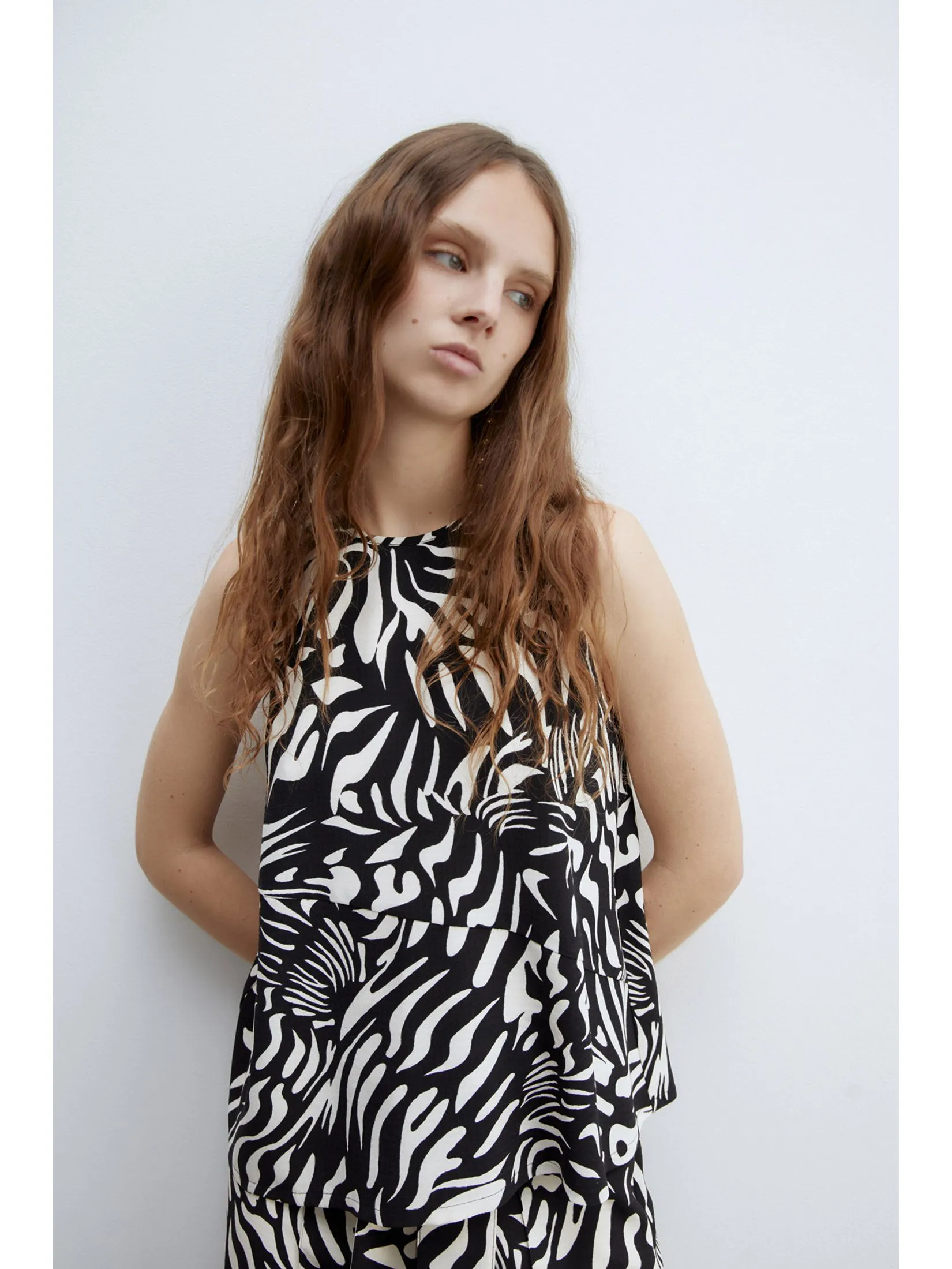 SFERA Women Blouse Sleeveless Halter Neck Print