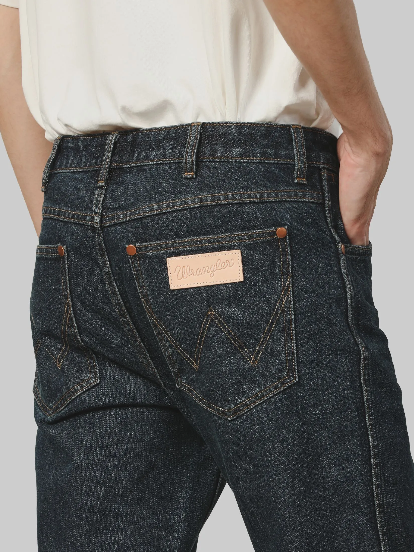 WRANGLER Men's Jeans Casey Jones Collection Mid Greensboro Fit Mid Indigo