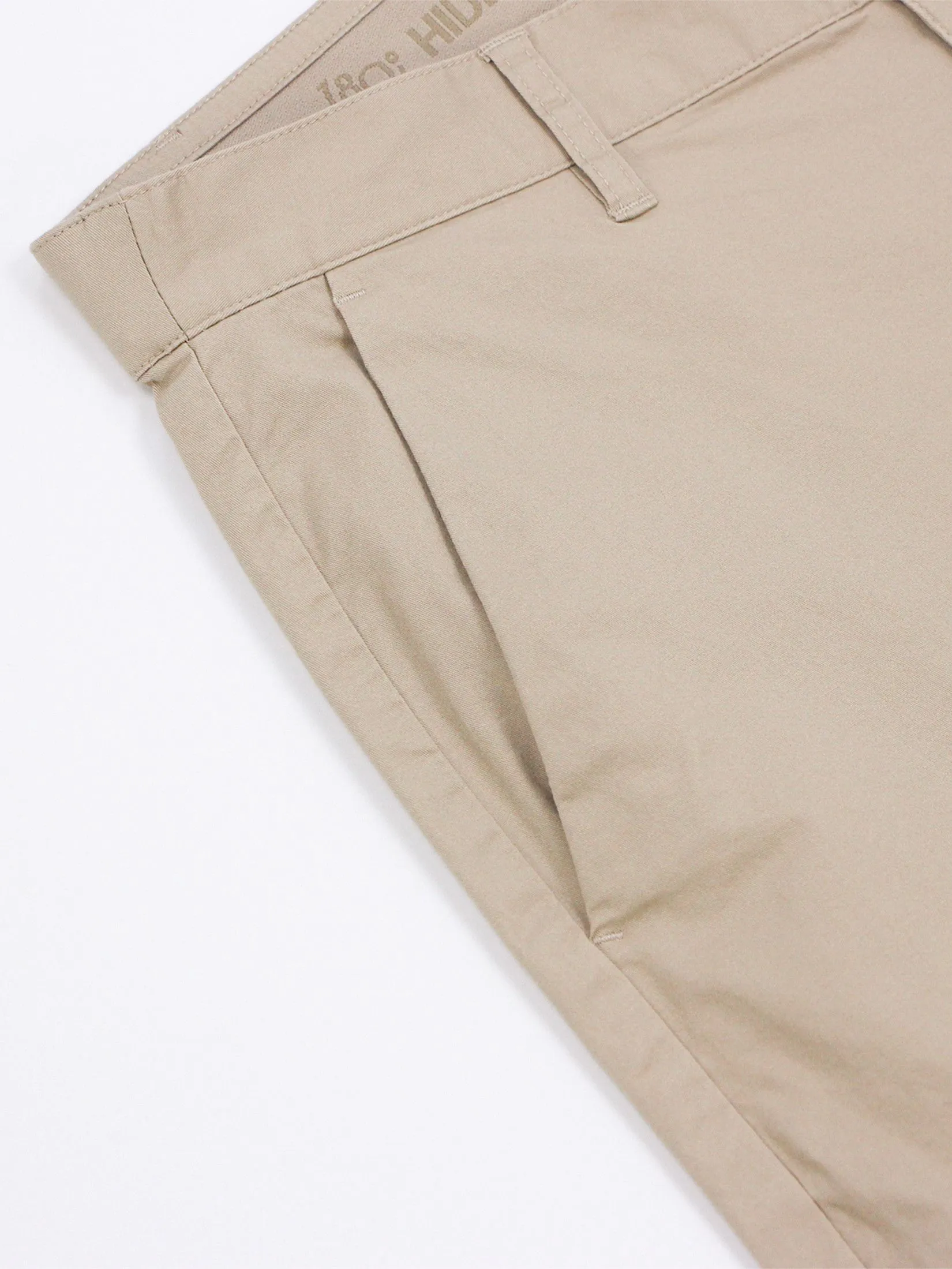 GIORDANO Men's Skinny Taper Khaki Pants (180° Elastic Waist) Crockery khaki