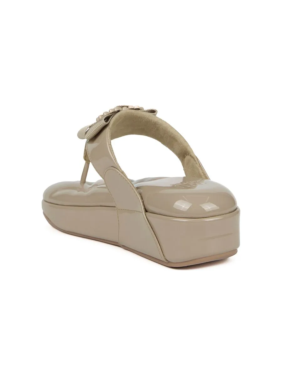 SHU WOMEN  SOFASHOES 2.5" HEARTY BOWS - GLOSSY GREIGE