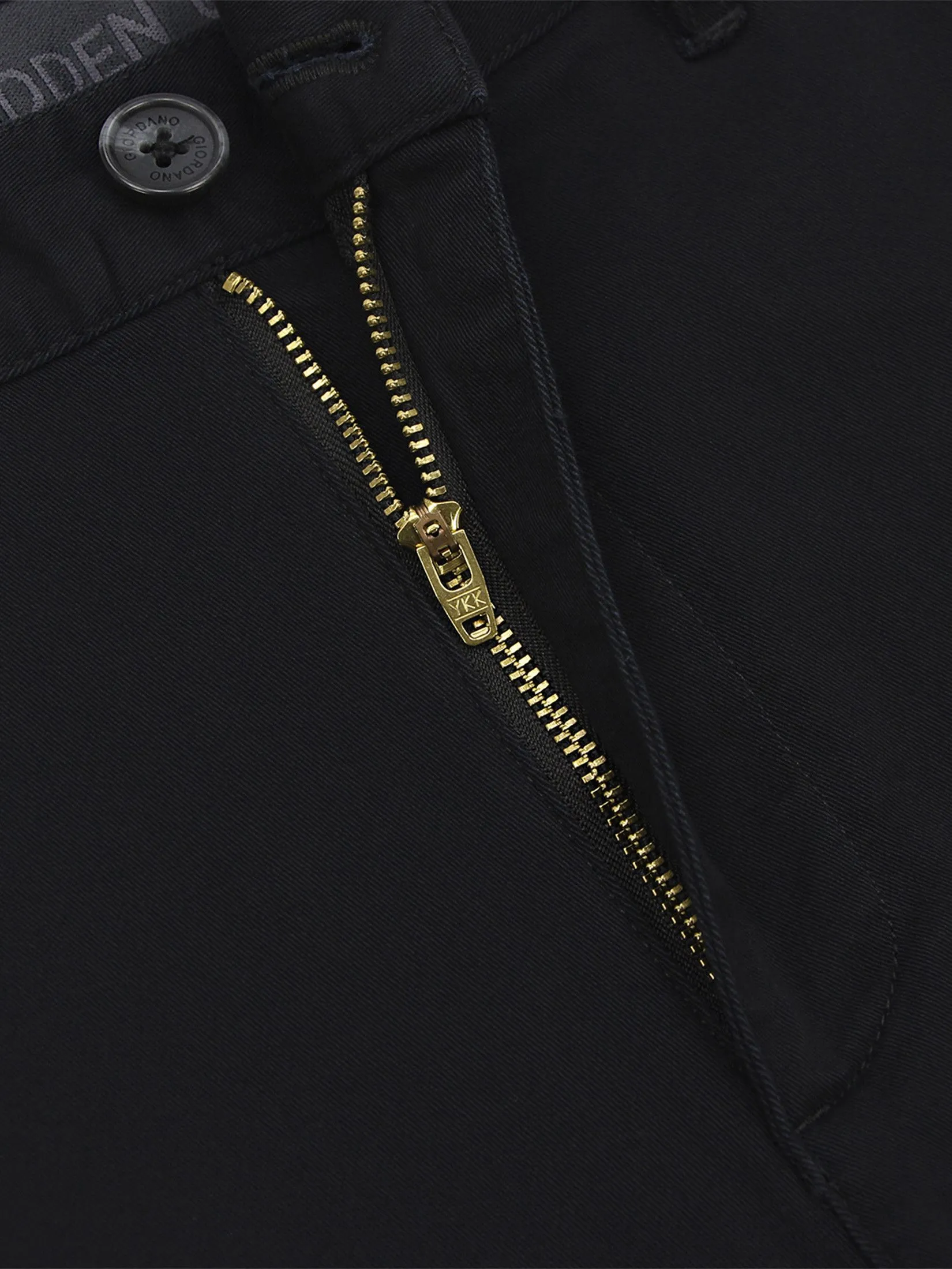 GIORDANO Men's Slim Easy Care Twill Cropped Pants (180° Elastic) Black