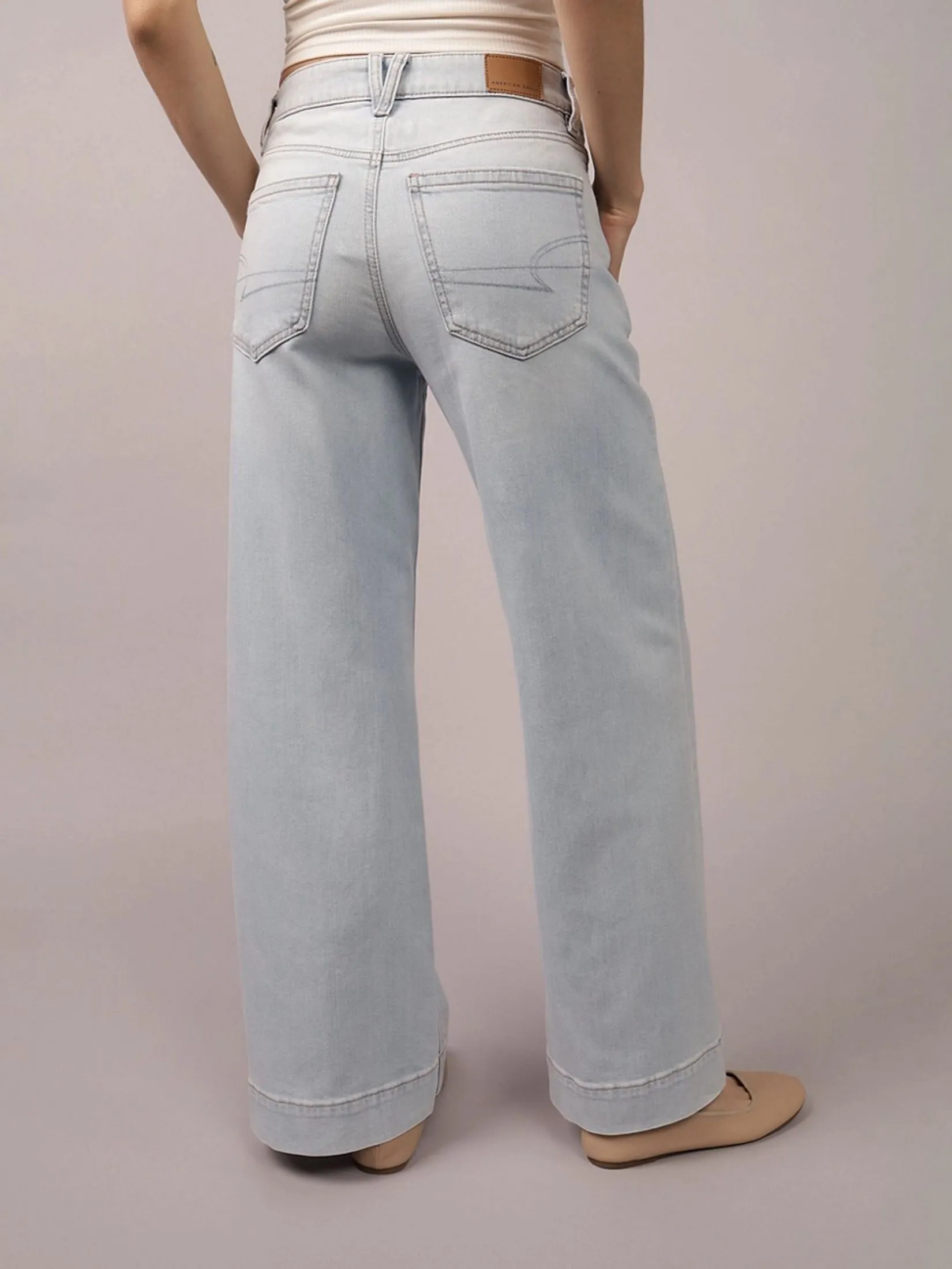 AMERICAN EAGLE WOMEN SUPER-HIGH RISE BAGGY WIDE LEG JEANS 432 SKYLIGHT