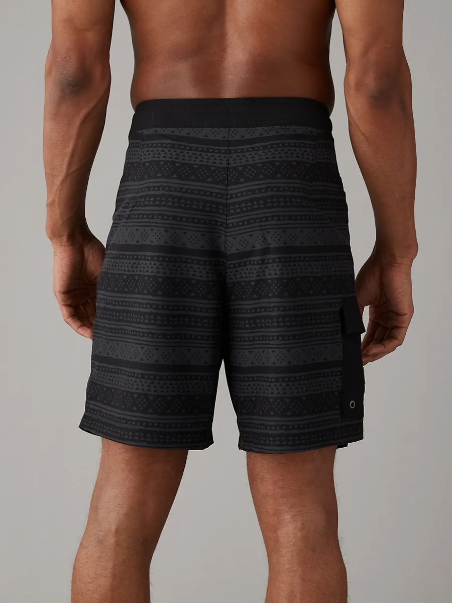 AMERICAN EAGLE MEN 7718 8 INCH CARSON STRETCH BOARDSHORT CARGO PKT 045 BLACK BLAZE