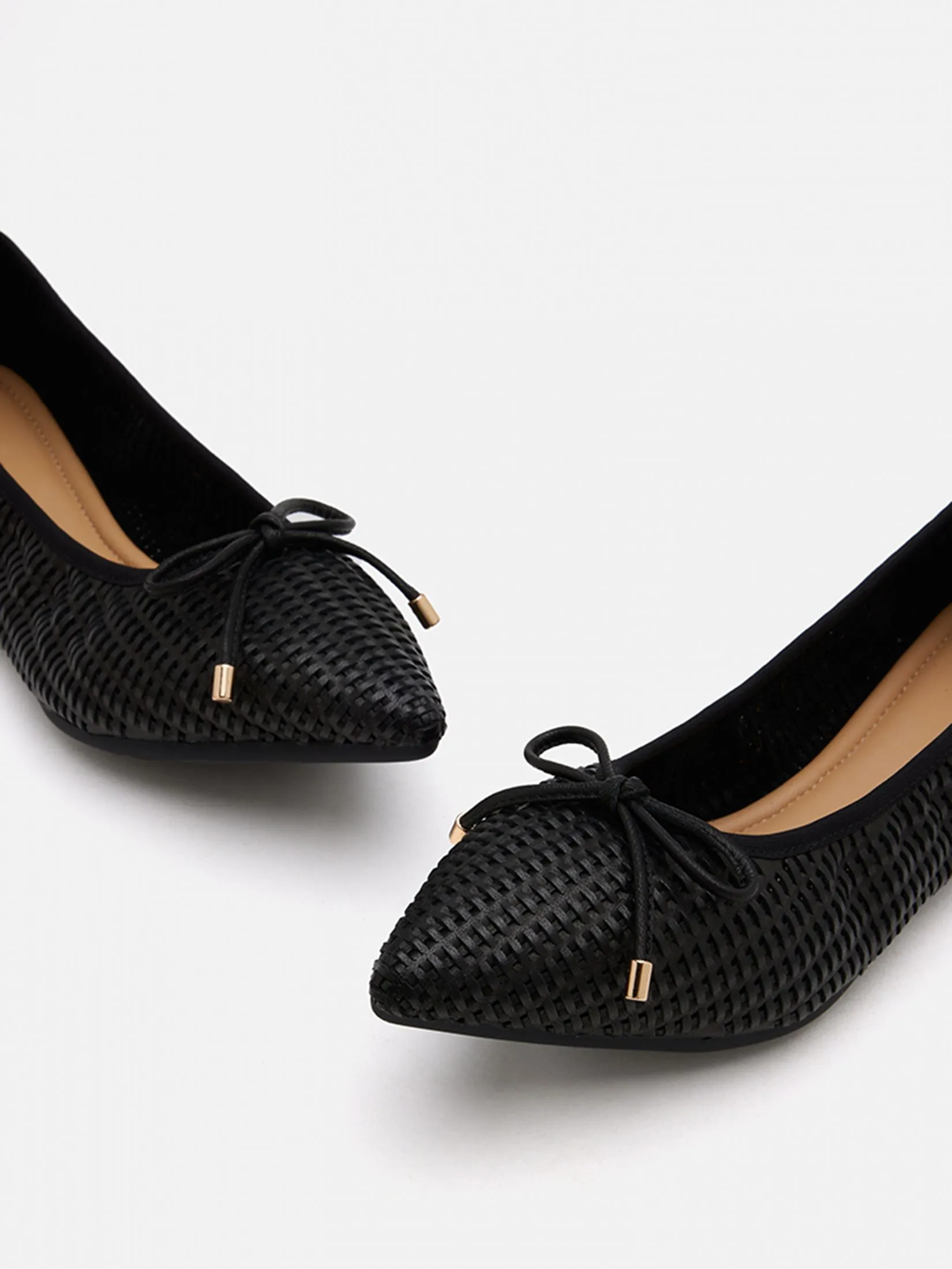 PAZZION Women Flat Shoes Woven With Bow Detail