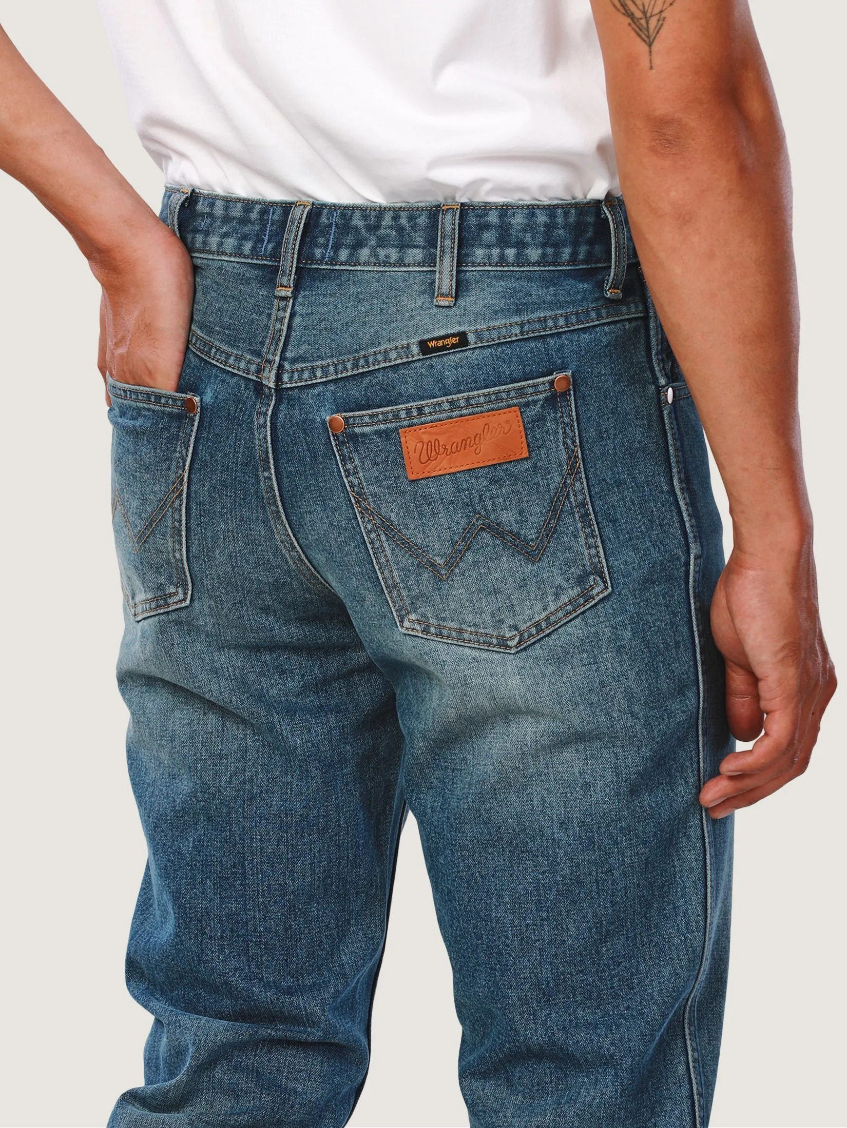 WRANGLER Men's Jeans Everyday with Wrangler Collection Mid 13MWZ Fit Light Indigo