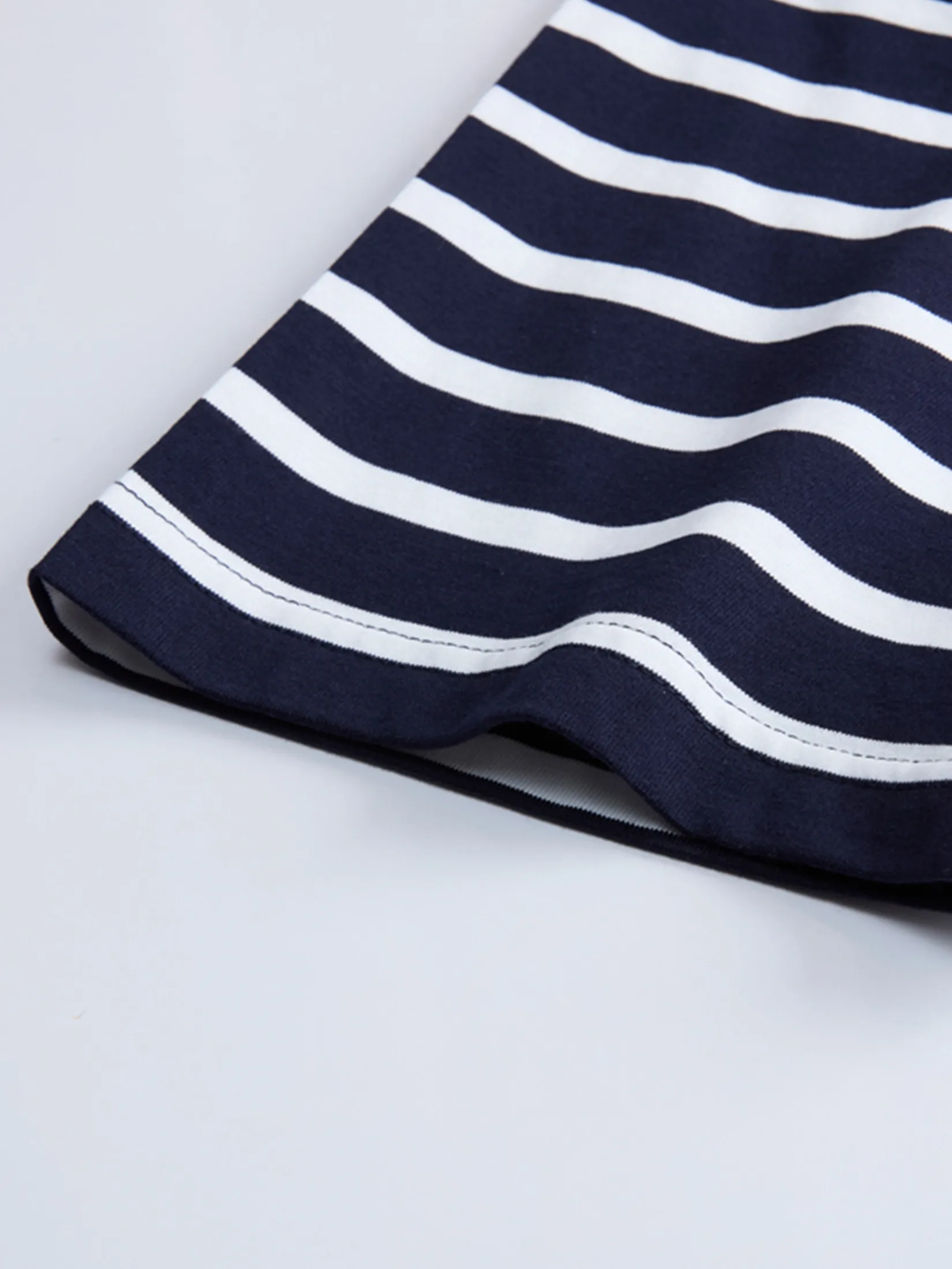 GIORDANO Men s Online Exclusive Timeless Comfort Striped T-shirt (Korea) Navy x Blue x White