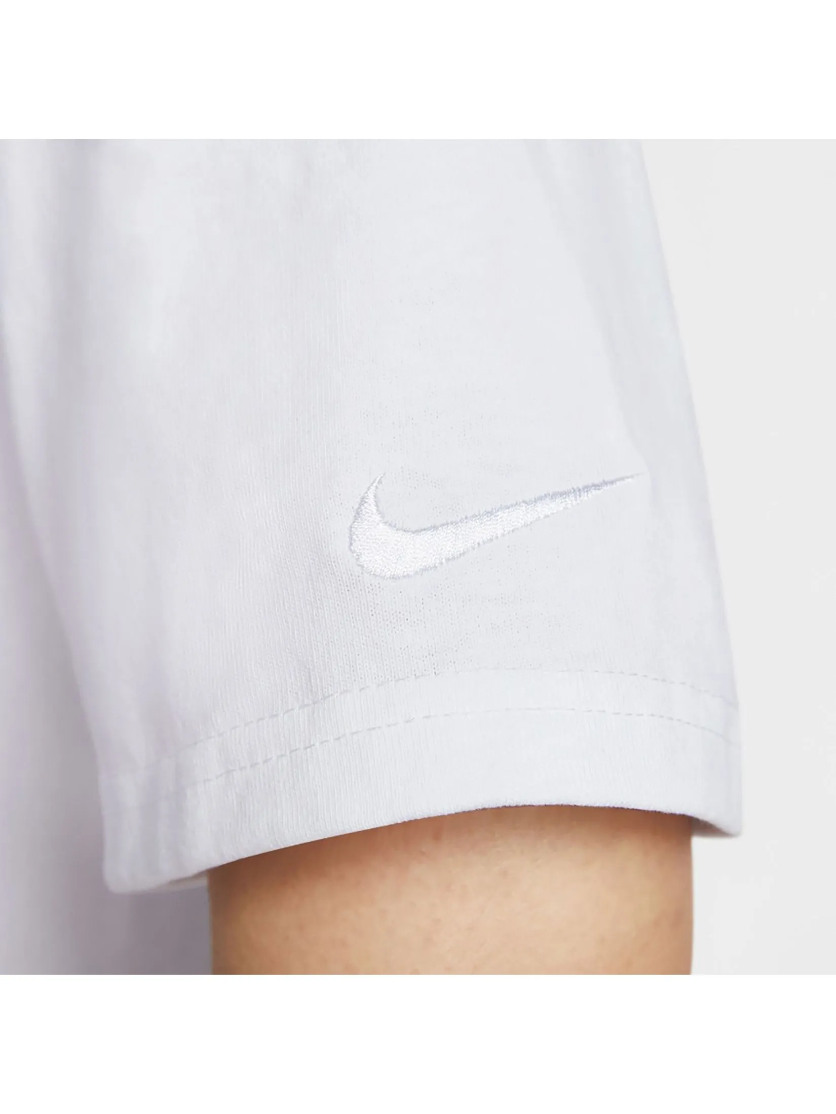 NIKE Men T-Shirt Sportswear Premium Essentials