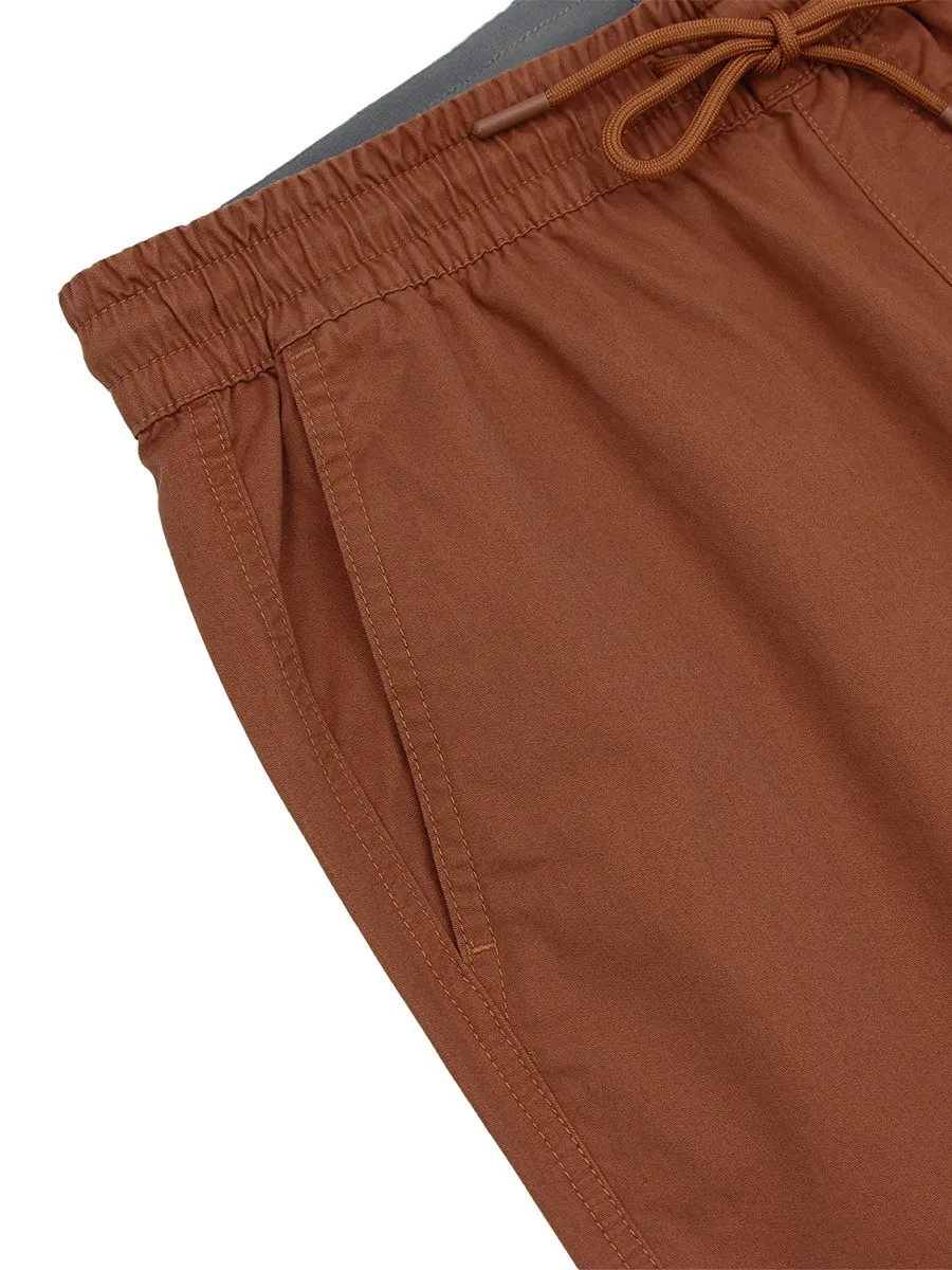 GIORDANO Men's Mid-Rise Slim Fit Elastic Waist Twill Bermuda Shorts Coconut Shell Brown