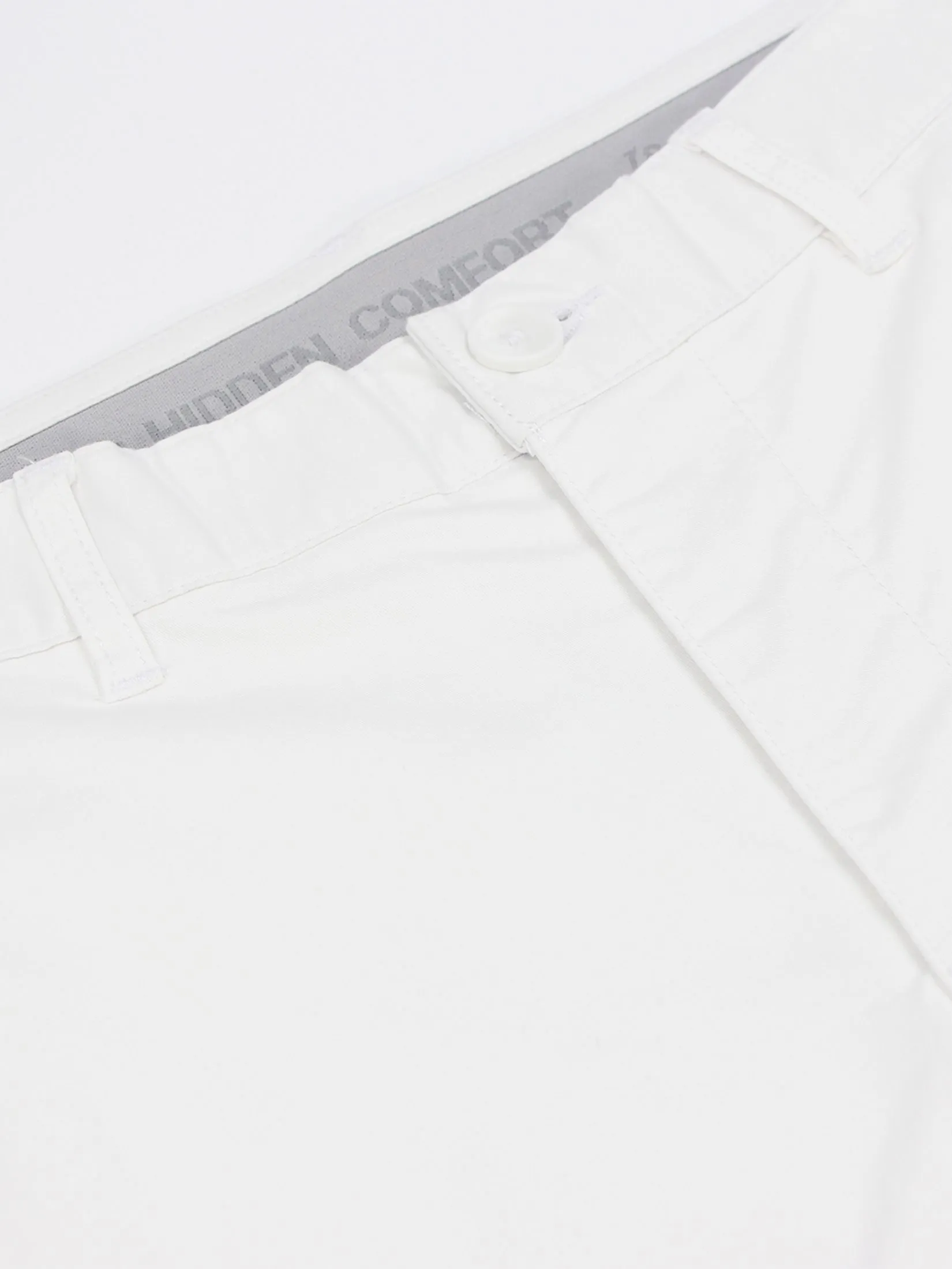 GIORDANO Men's Slim Taper Bermuda Shorts (180° Elastic Waist)  Signature White