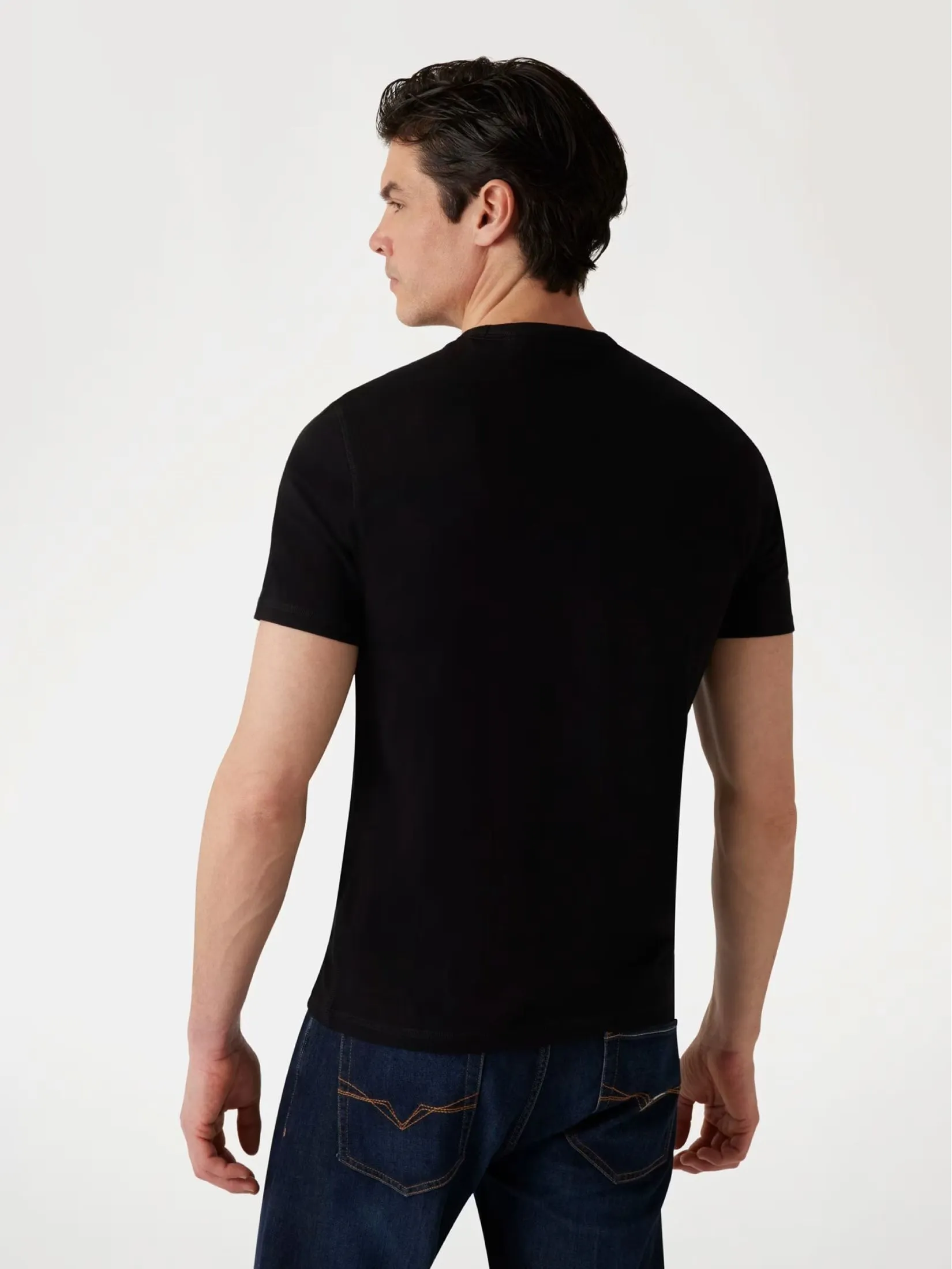 GUESS GUESS MEN  Front Logo  T-Shirt  M5GI07I3Z14  -  Black