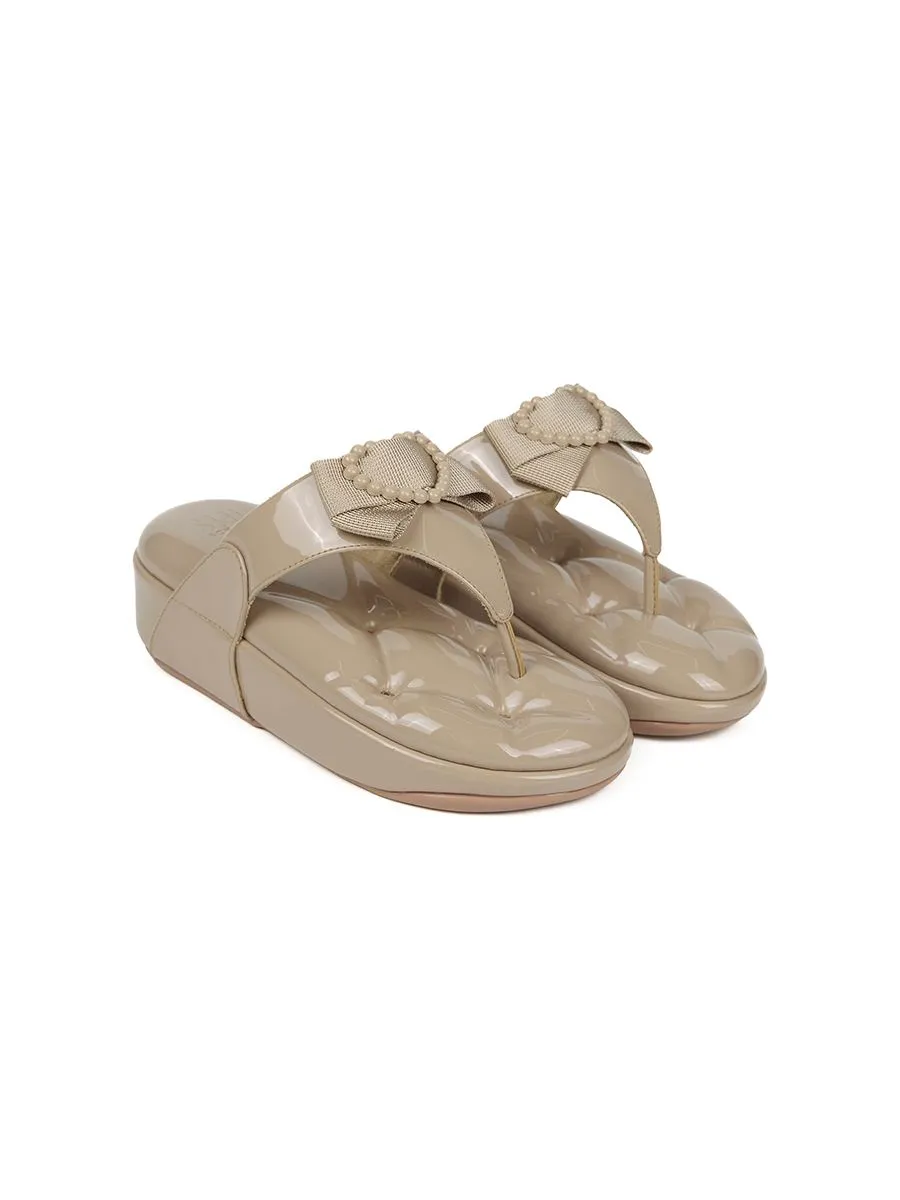 SHU WOMEN  SOFASHOES 2.5" HEARTY BOWS - GLOSSY GREIGE