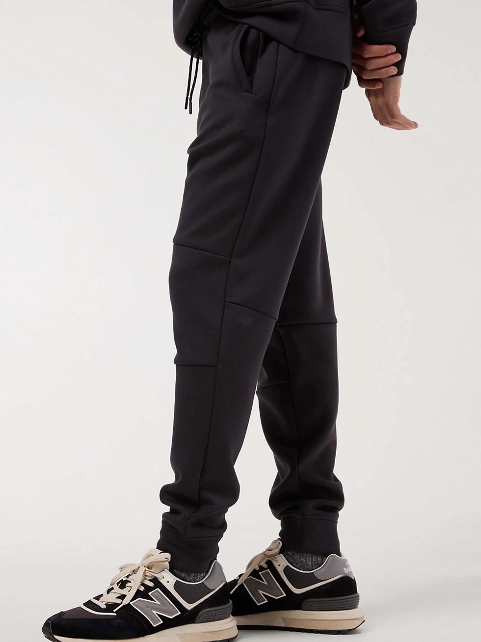 AMERICAN EAGLE MEN 4781 MANCHEGO ACTIVE JOGGER SOLID 024 DARK GRAY