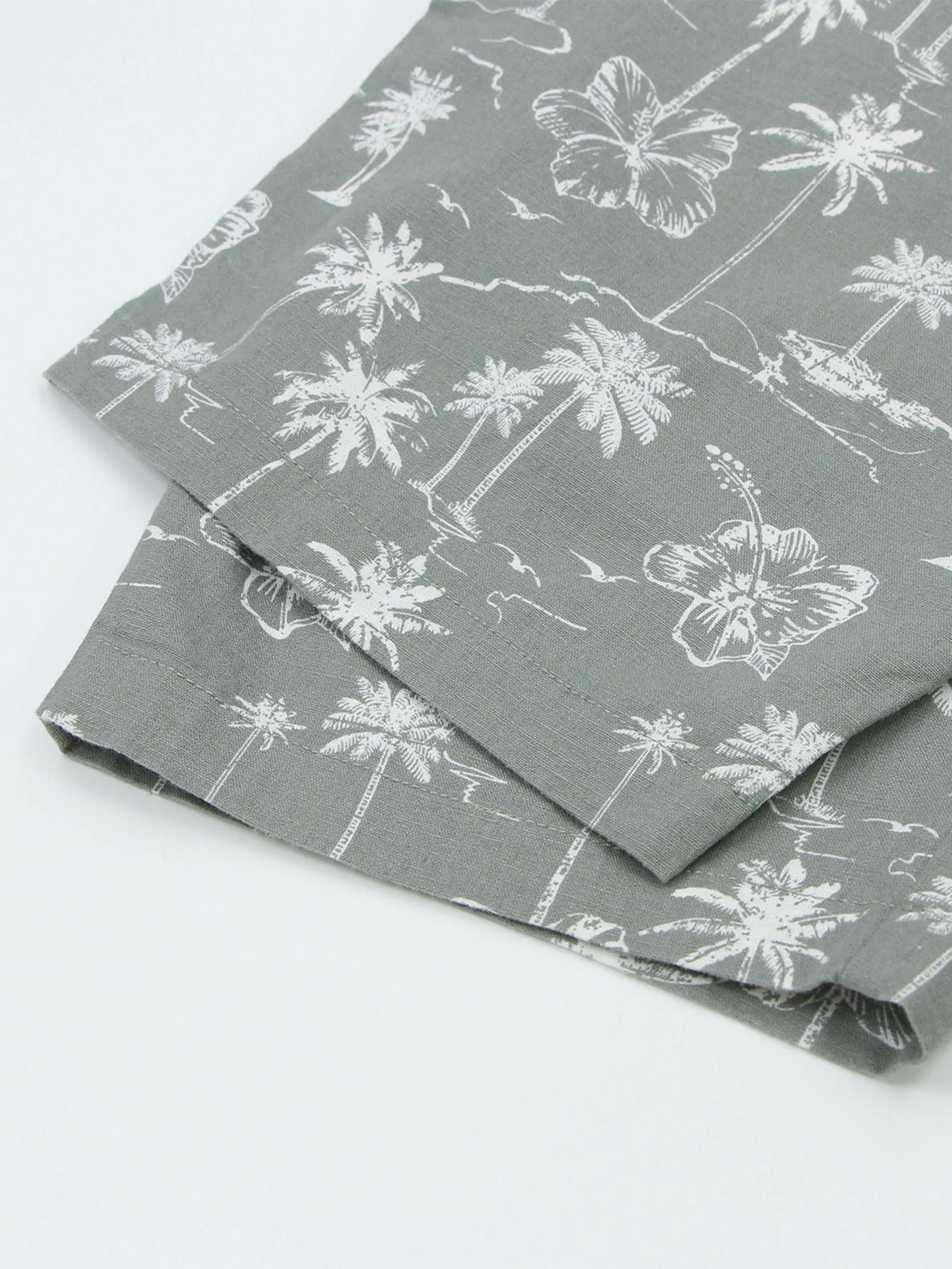 GIORDANO Men's Slim Linen Bermuda Shorts Green x White