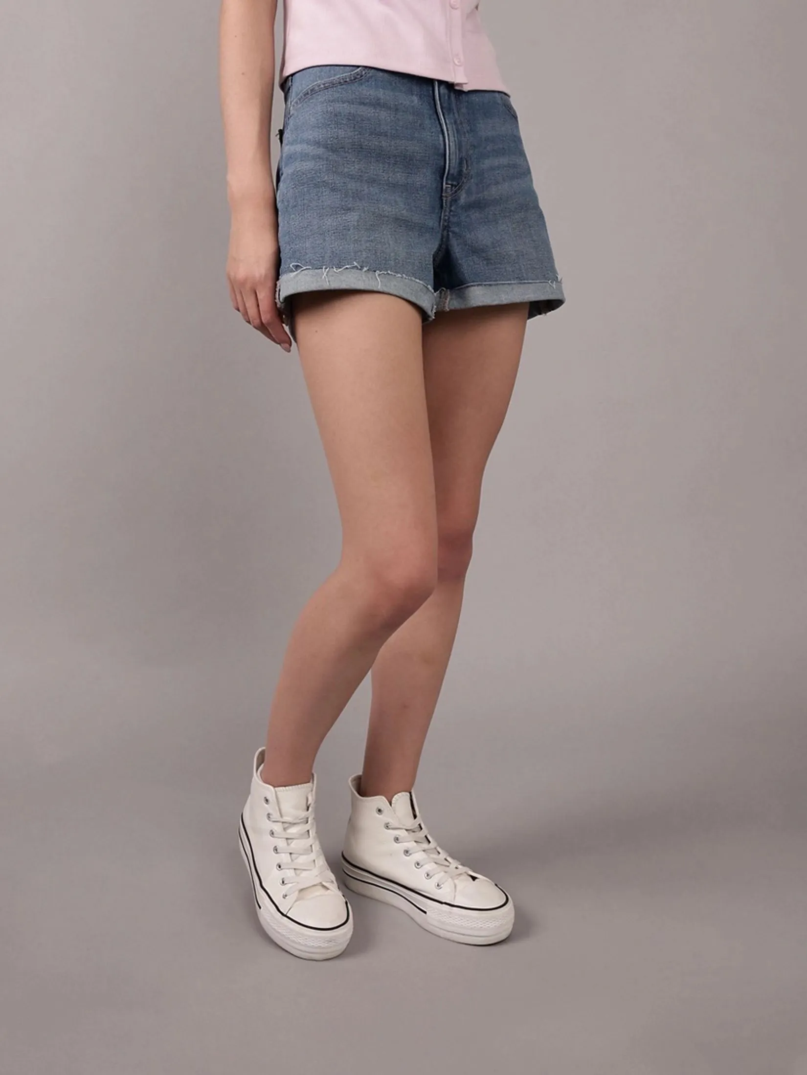 AMERICAN EAGLE WOMEN MOM SHORT-INT-VPP 936 MEDIUM WASH