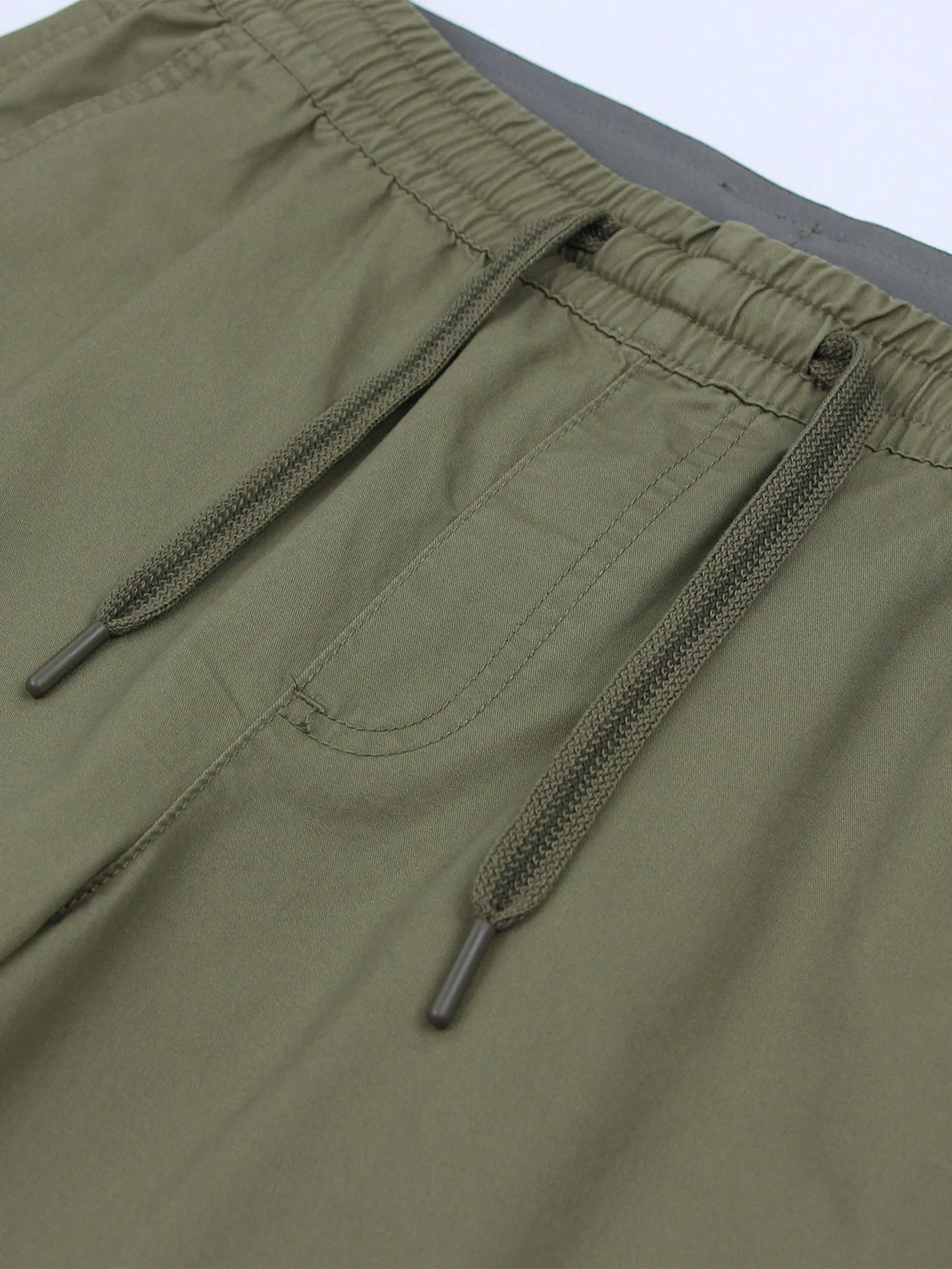 GIORDANO Men's Slim Twill Bermuda Shorts (180° Elastic Waist)  Dusky Green
