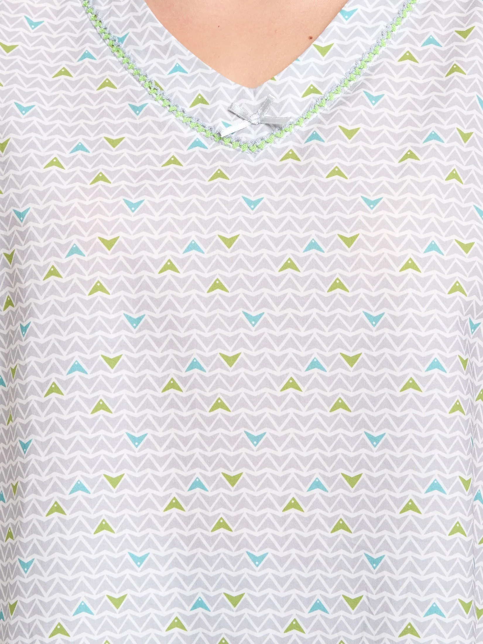 CLAUDIA'S ROMANCE Women Pyjamas Shirt Short Sleeves V-Neck + 3/4 Pants Print Grey