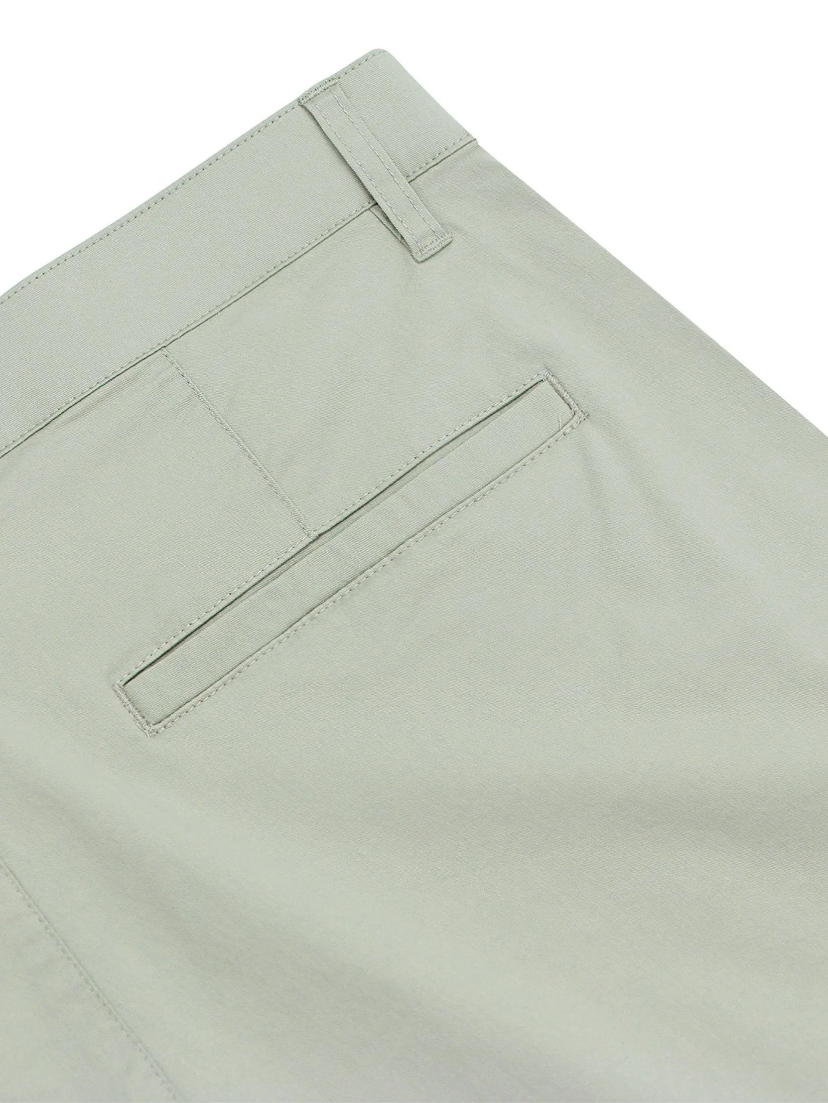 GIORDANO Men's Slim Cool-touch Shorts (180° Elastic Waist) Bud Green