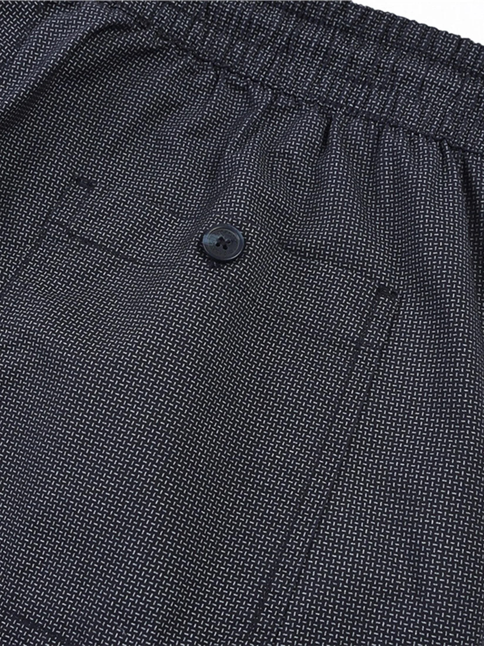 GIORDANO Men's Mid-Rise Slim Fit Elastic Waist Twill Bermuda Shorts Navy X White