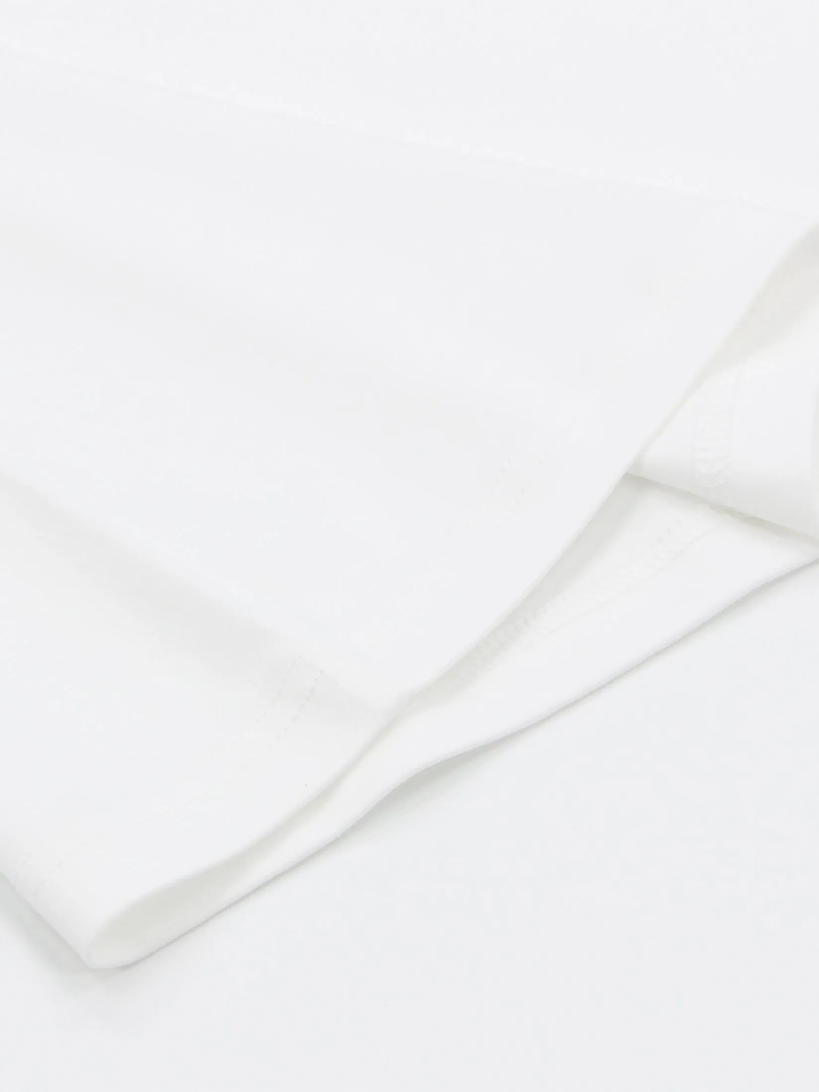 GIORDANO Men's Slim Cotton Embroidery Tee (Liquid Touch) Signature White