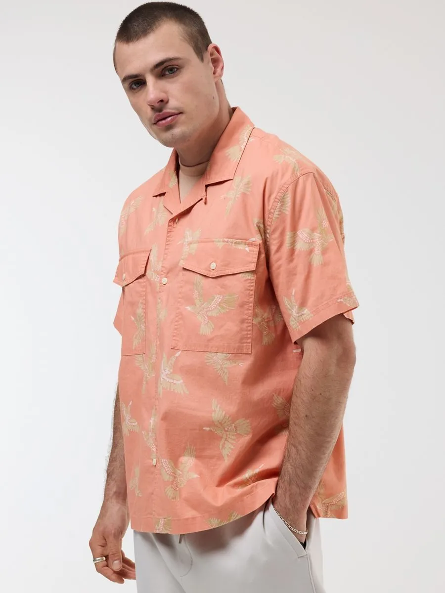 AMERICAN EAGLE MEN KRIS BIRDS SS OVERSIZED 2 PKT CAMP COLLAR STAFFORD FADE SHIRT 612 CORAL SUN