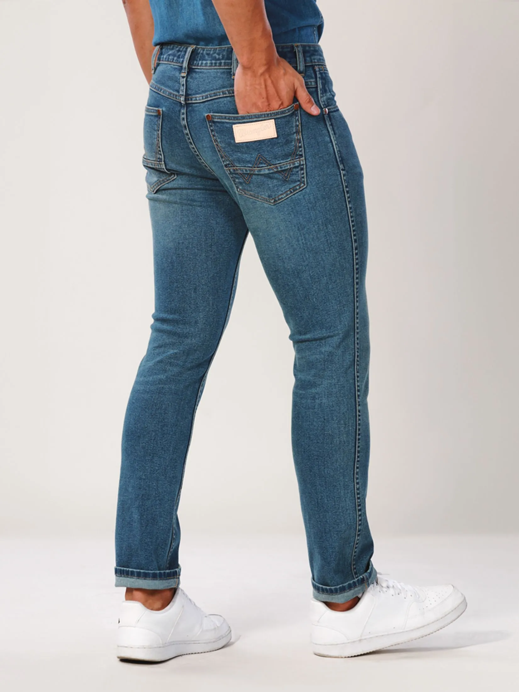 WRANGLER Men's Jeans Everyday with Wrangler Collection Mid Vegas Fit Mid Indigo