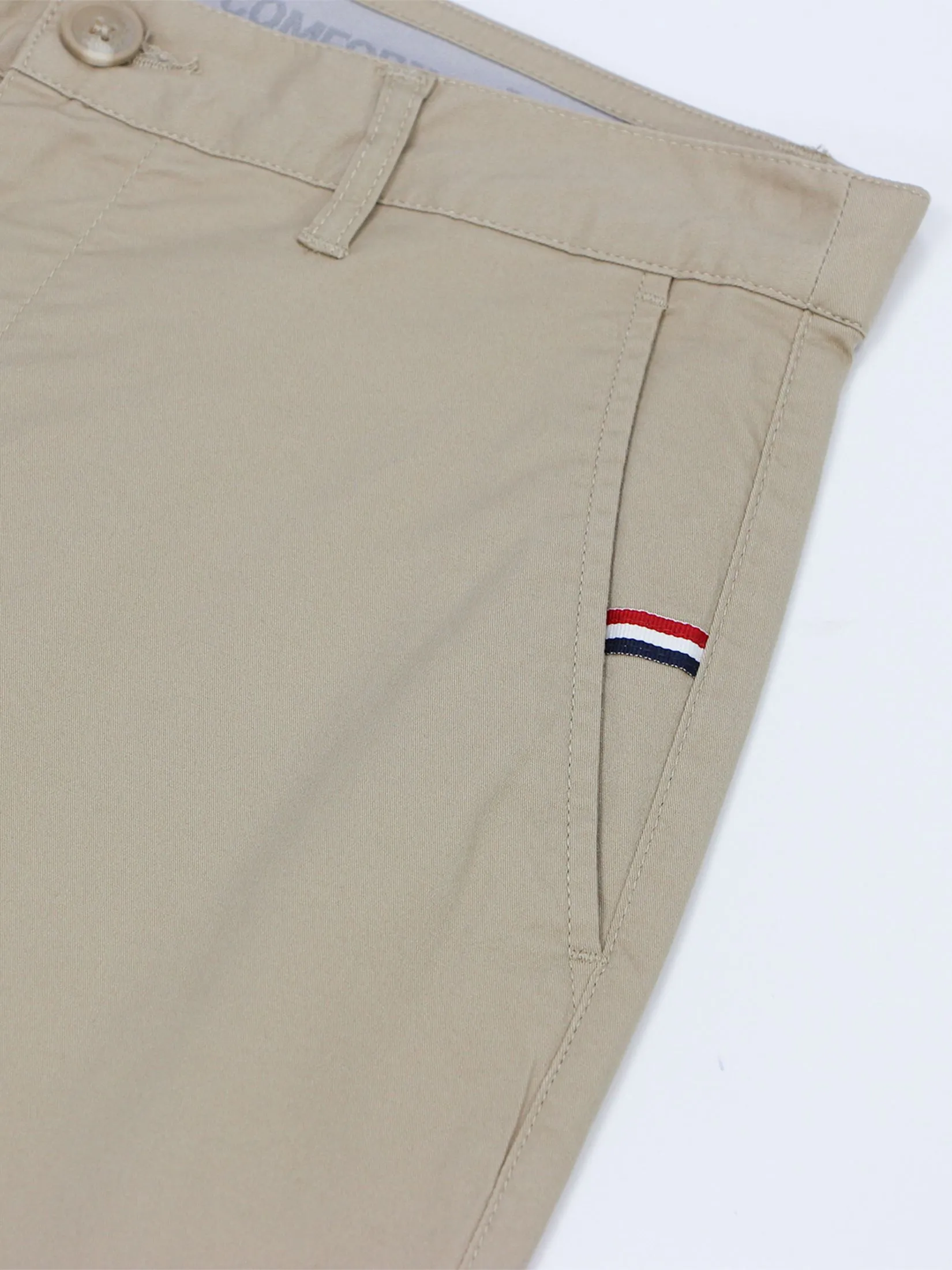 GIORDANO Men's Slim Taper Bermuda Shorts (180° Elastic Waist) Crockery Khaki