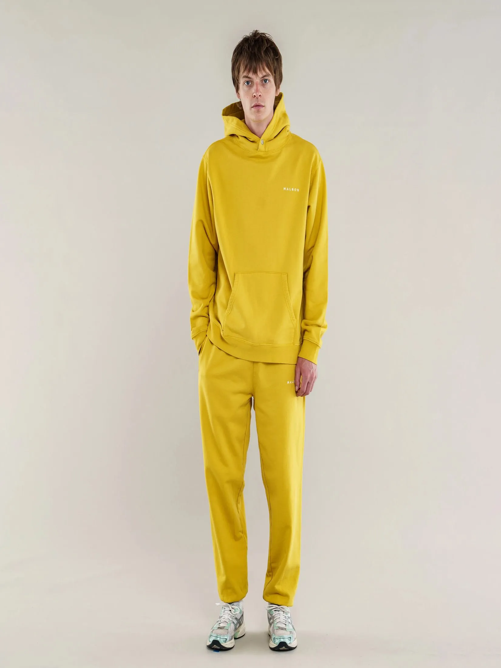 MALBON GOLF KNOLL SWEATPANT IN YELLOW