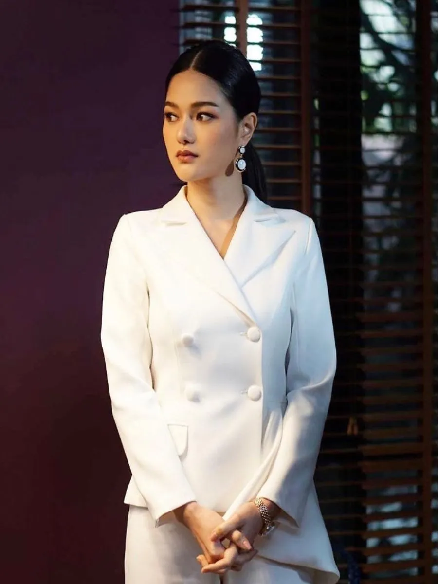 SILHOUETTE White Clara blazer
