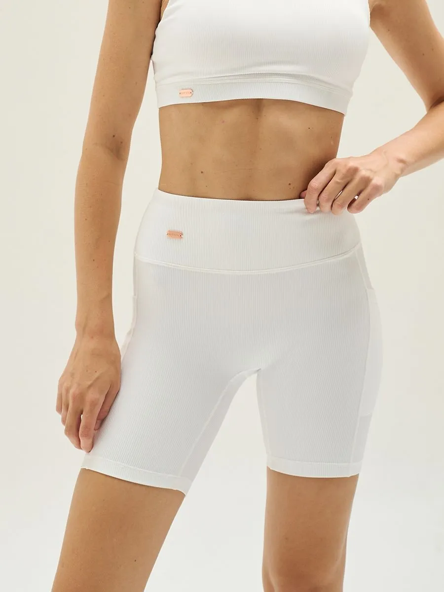 NAPIYONG WOMEN AKI RIBBED SHORTS IN WHITE