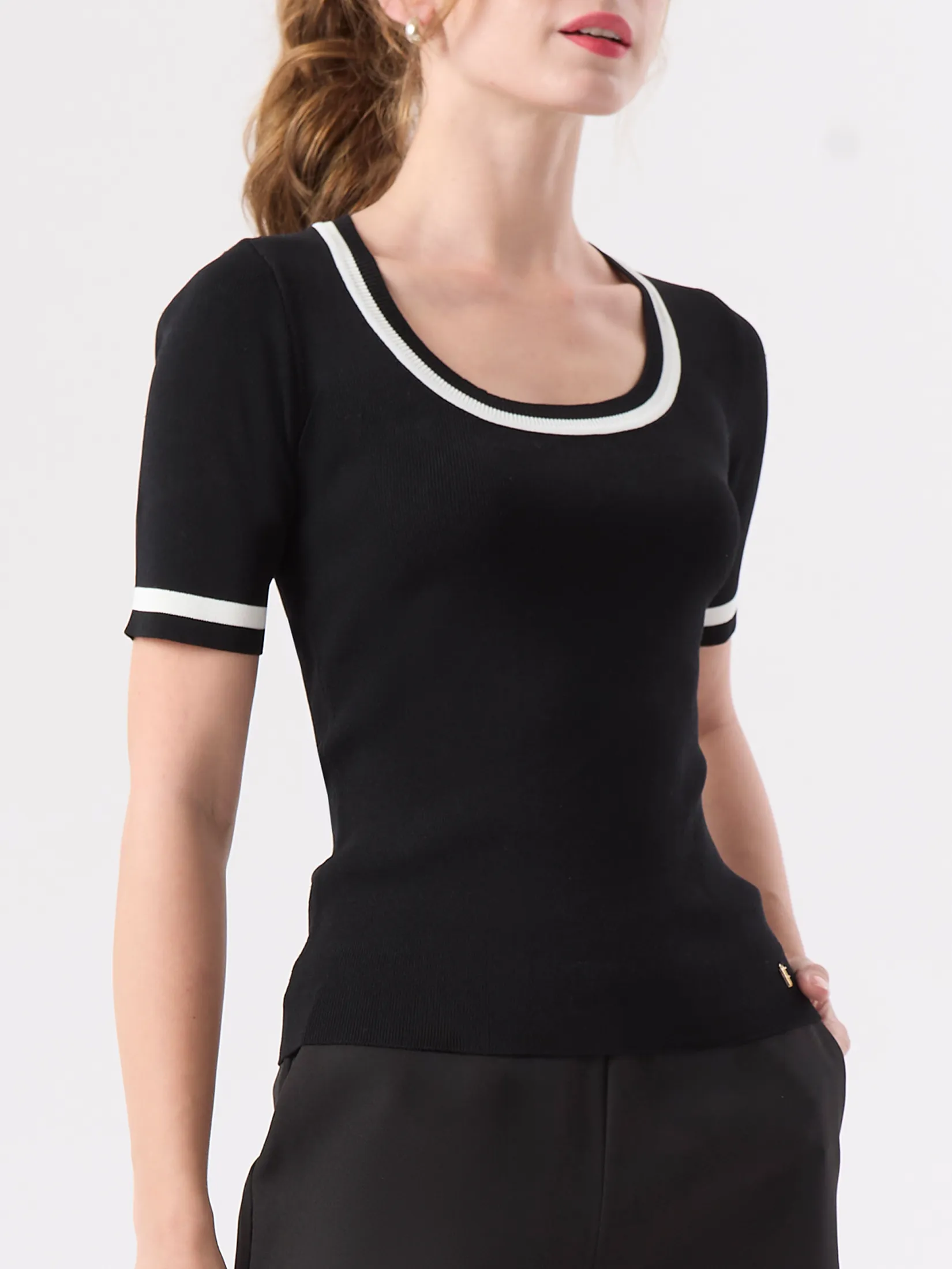 F-FASHION U-neck Knit Top Women Black