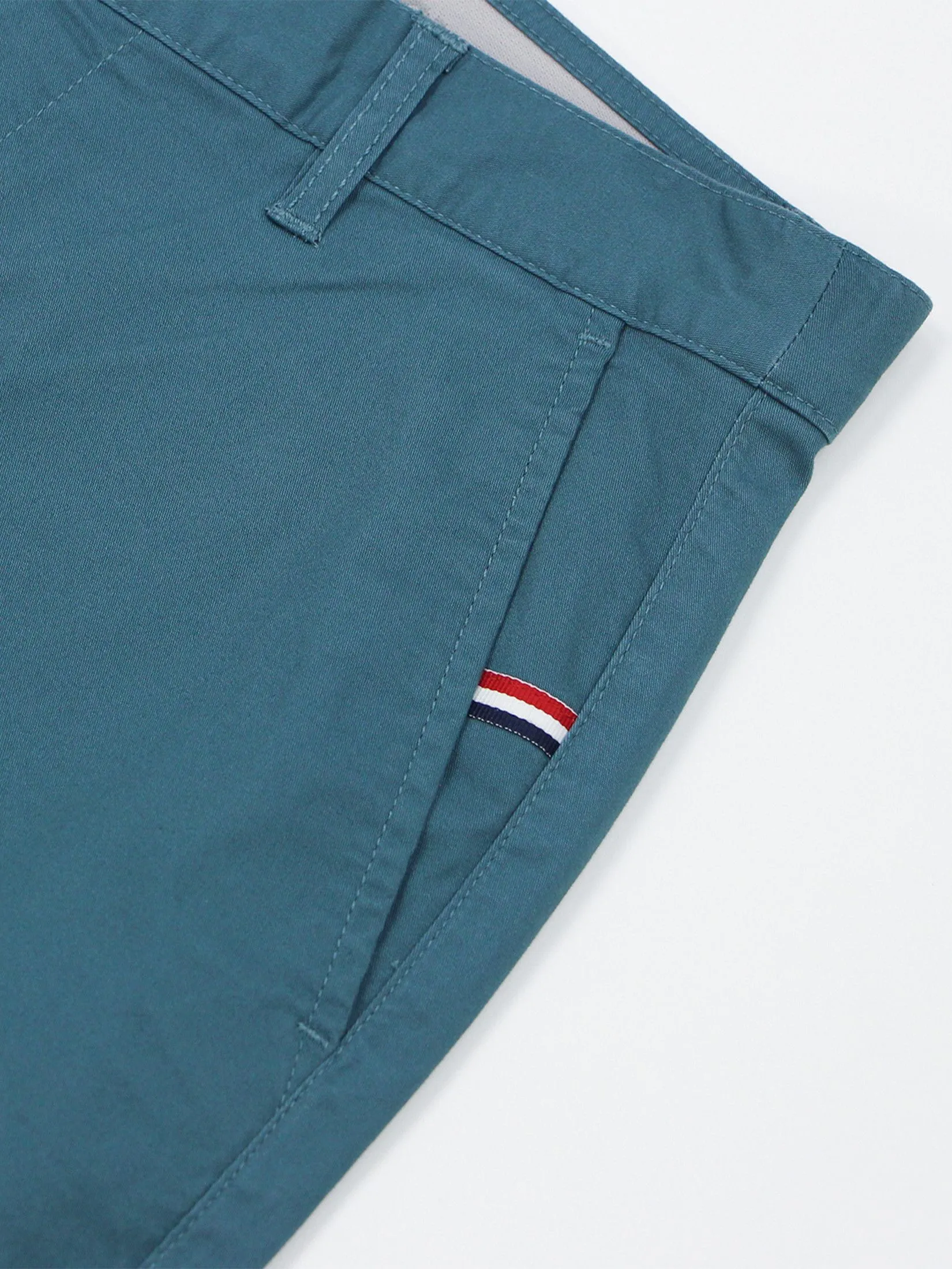 GIORDANO Men's Slim Taper Bermuda Shorts (180° Elastic Waist) Deep Emerald green