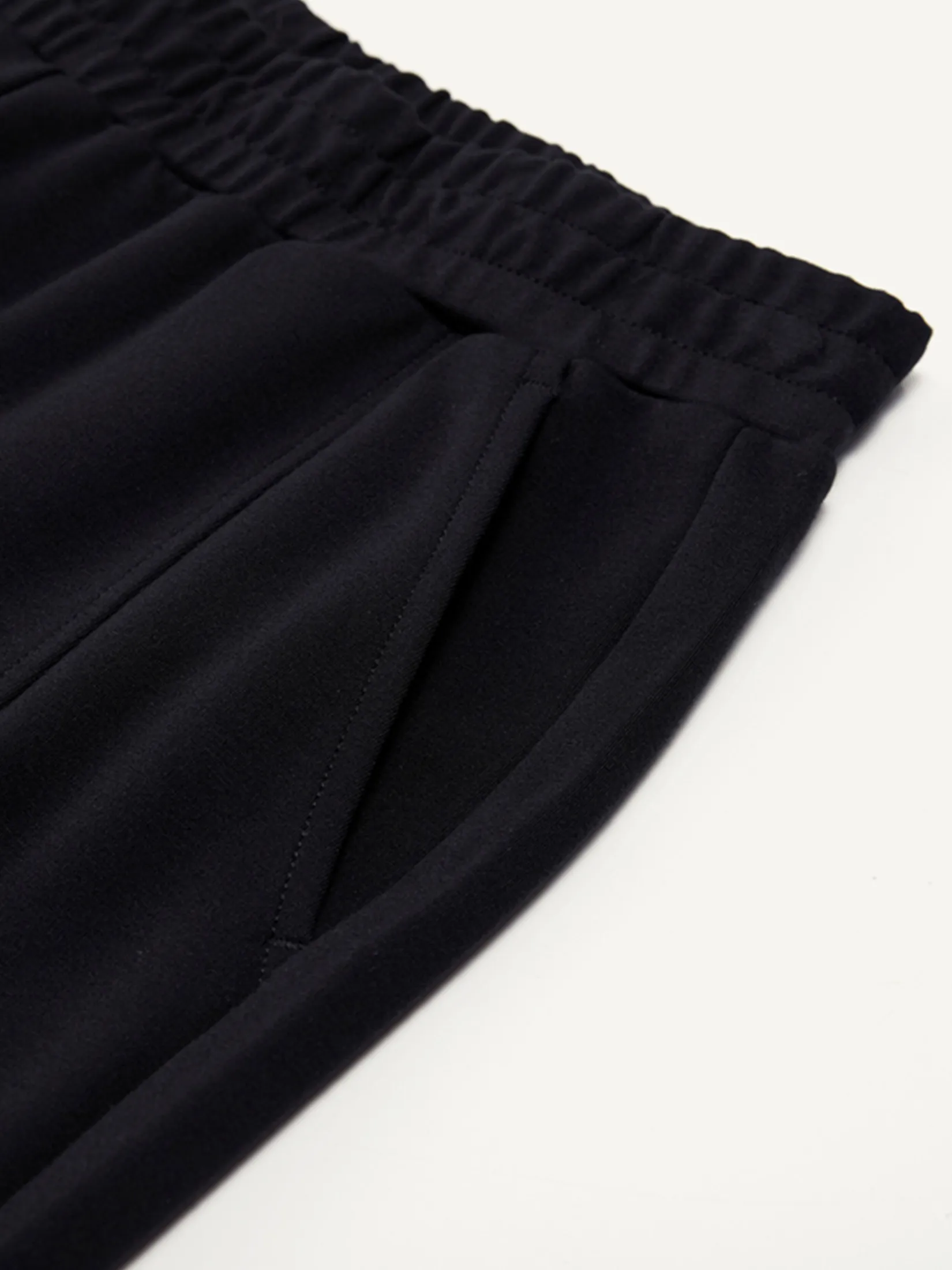 GIORDANO Women s Pintuck elastic waist ankle length sweat pants Black