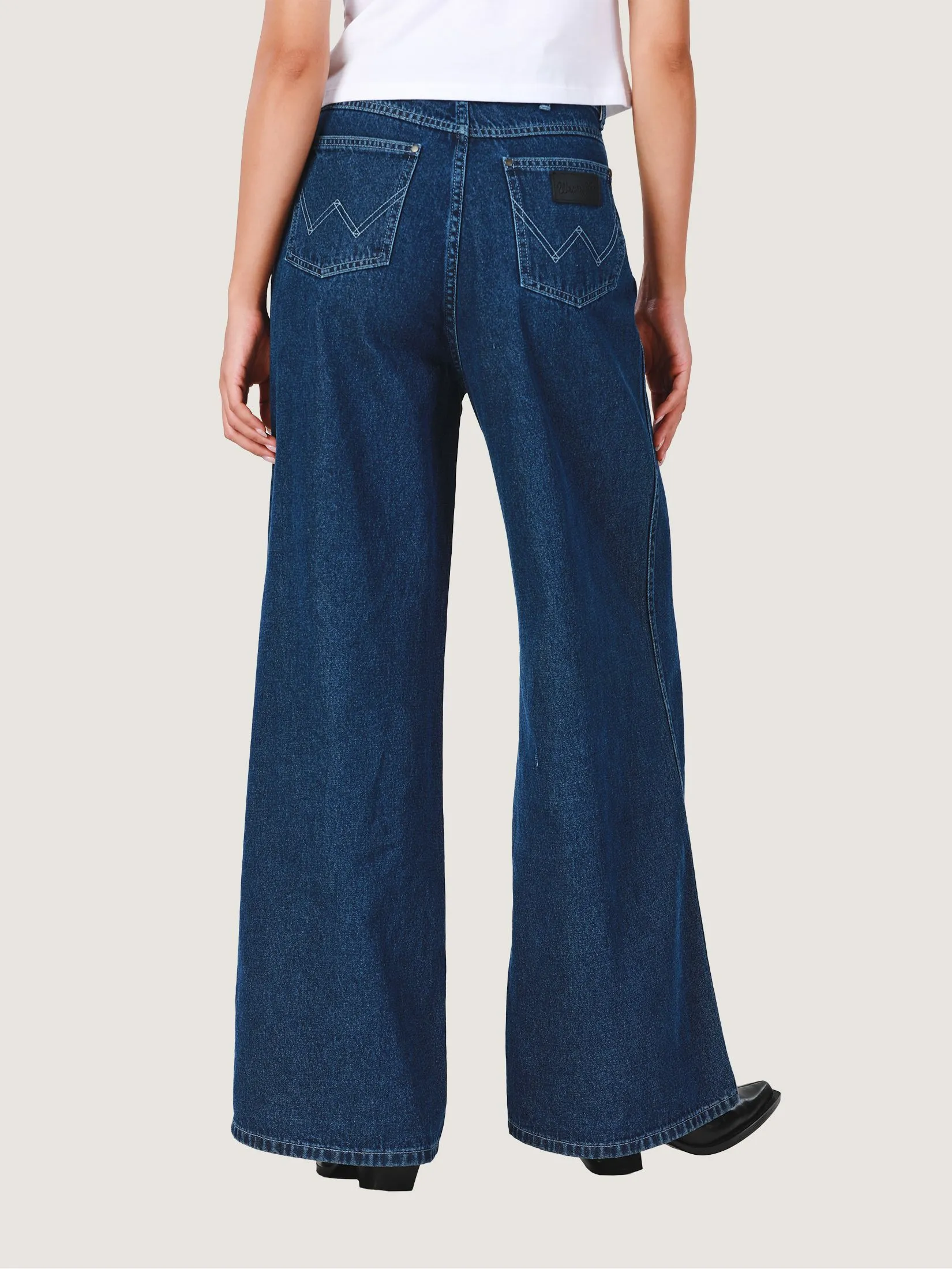 WRANGLER Women's Jeans Everyday with Wrangler Collection Mid Wide Leg Fit Dark Indigo