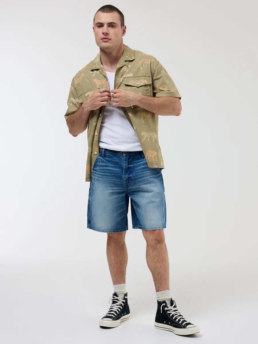 AMERICAN EAGLE MEN JOHNNY JAGUARS SS OVERSIZED 2 PKT CAMP COLLAR STAFFORD FADE SHIRT 339 HIKER OLIVE