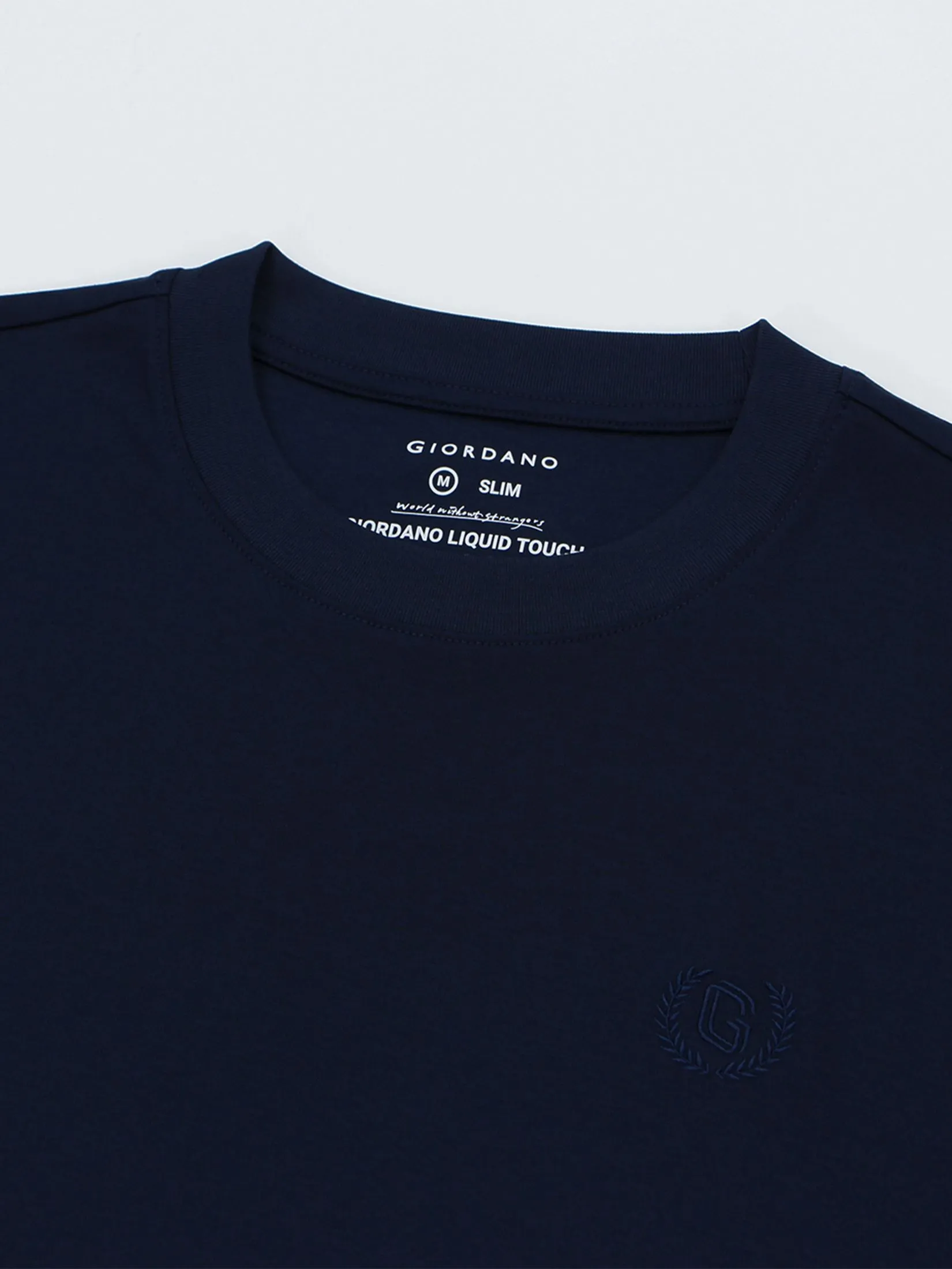 GIORDANO Men's Slim Cotton Embroidery Tee (Liquid Touch) Navy