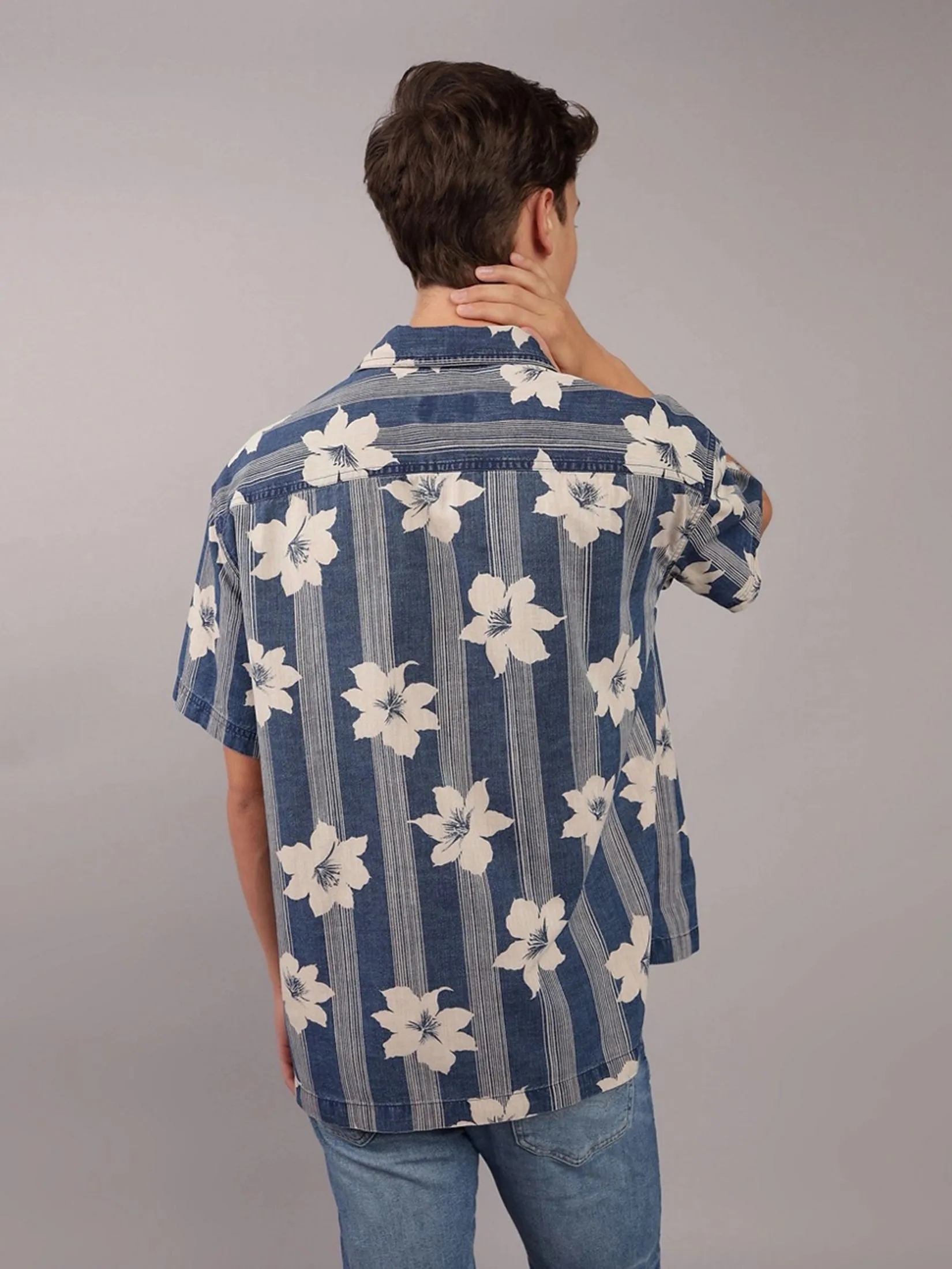 AMERICAN EAGLE MEN LUKE SS OVERSIZED CAMP COLLAR INDIGO DISCHARGE PRINT 400 BLUE