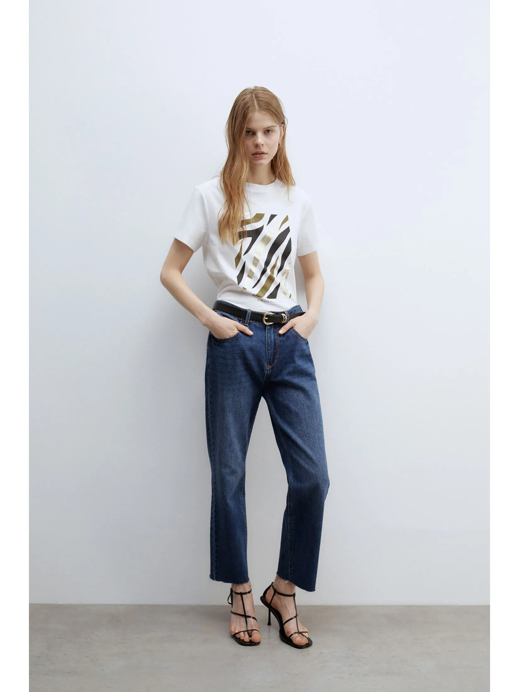 SFERA Women T-Shirt Short Sleeves Motif White