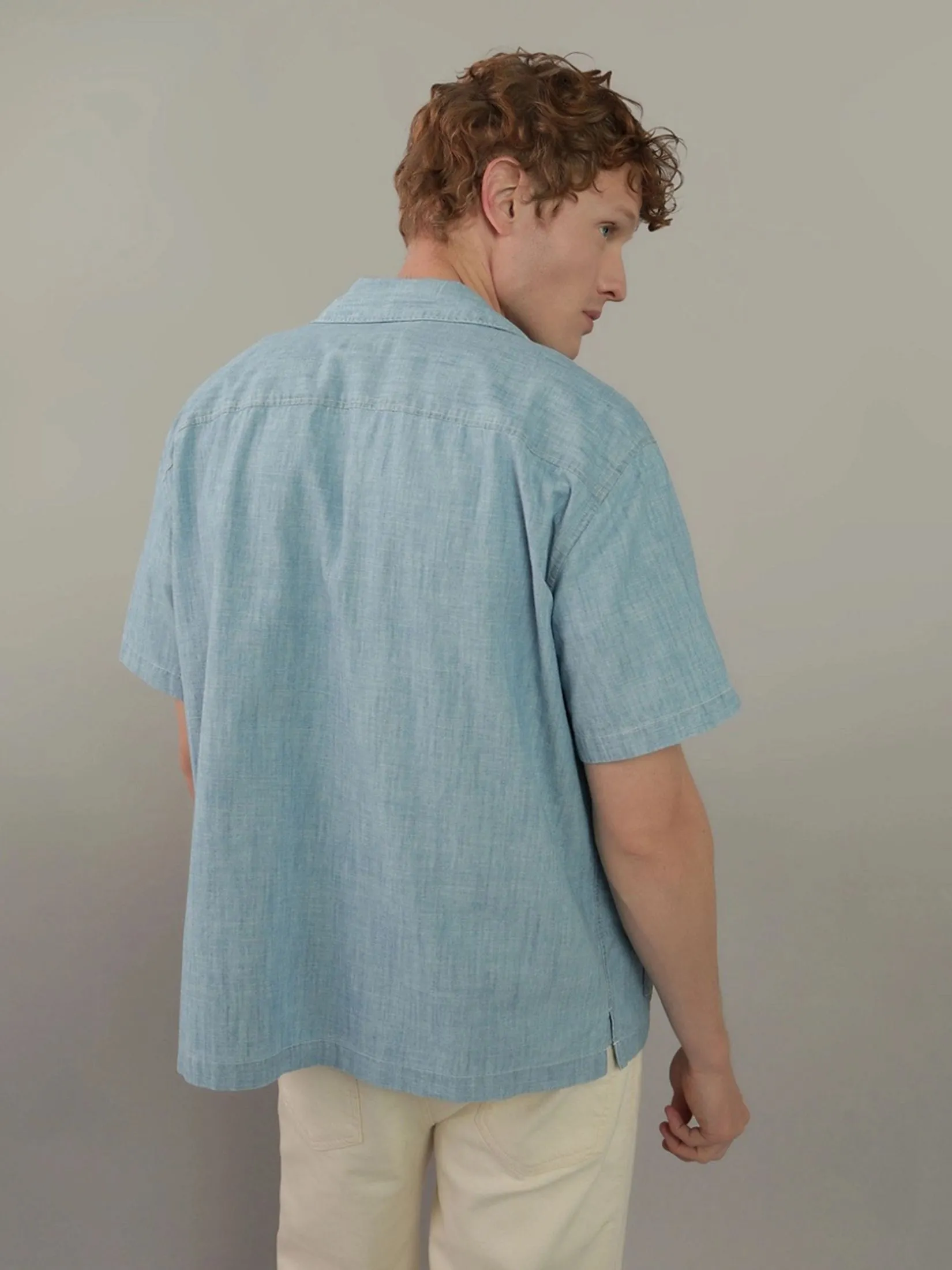 AMERICAN EAGLE MEN SS OVERSIZED CAMP COLLAR 4 PKT CHAMBRAY SHIRT 437 FRESH BRIGHT