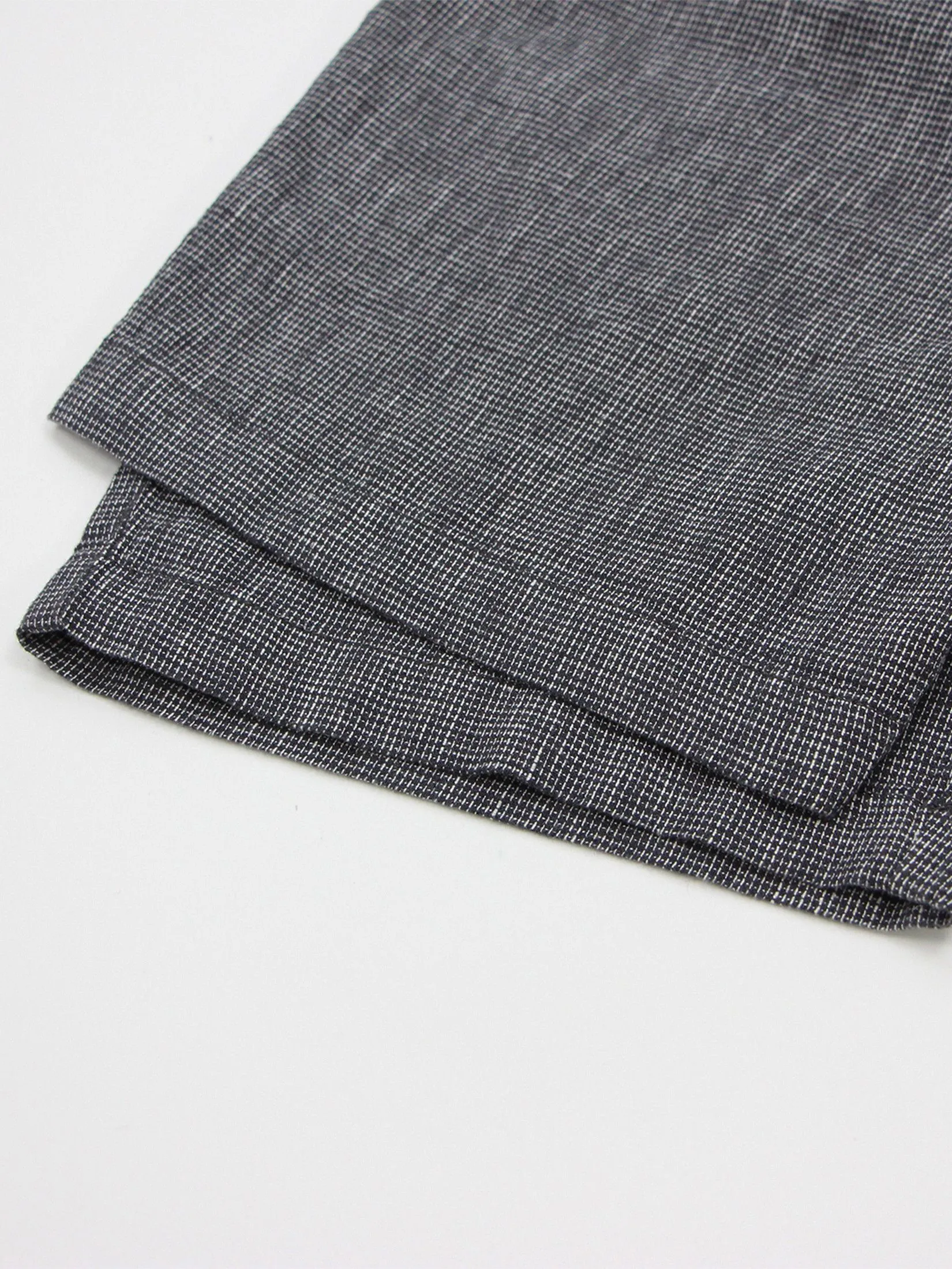 GIORDANO Men's Slim Linen Bermuda Shorts Dark grey x White