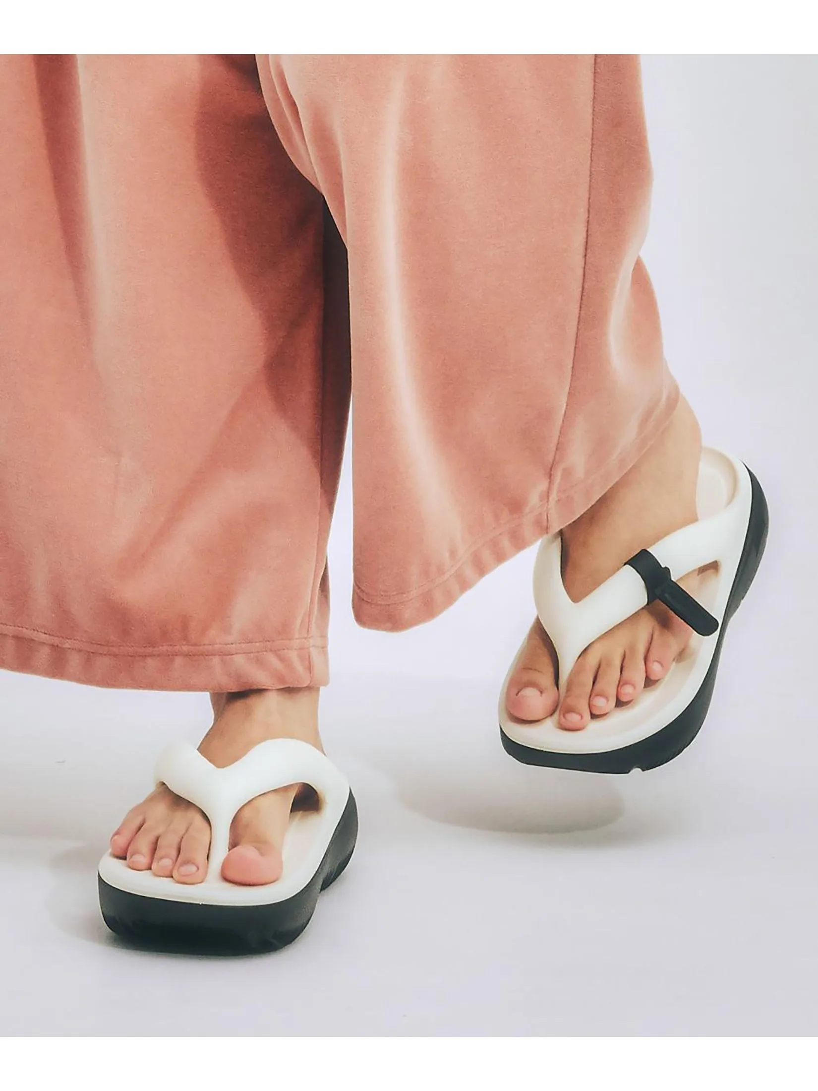 TAW&TOE Unisex Sandals Zerovity Plumpy Creamy Black